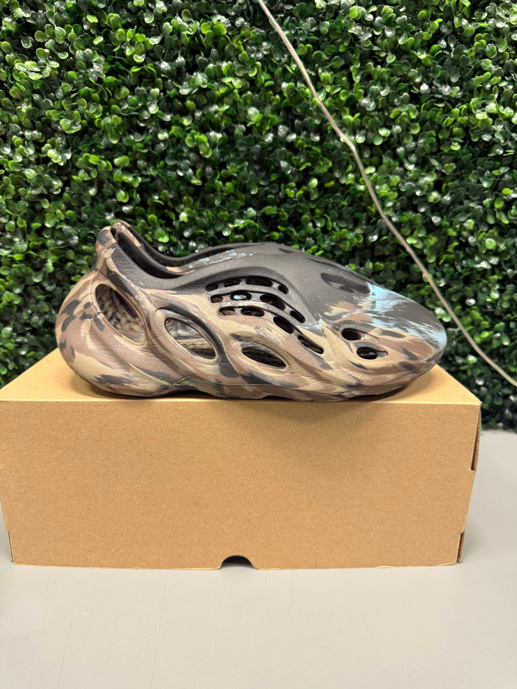 Yeezy Foam RNNR "Mx Cinder" Size 10 Preowned