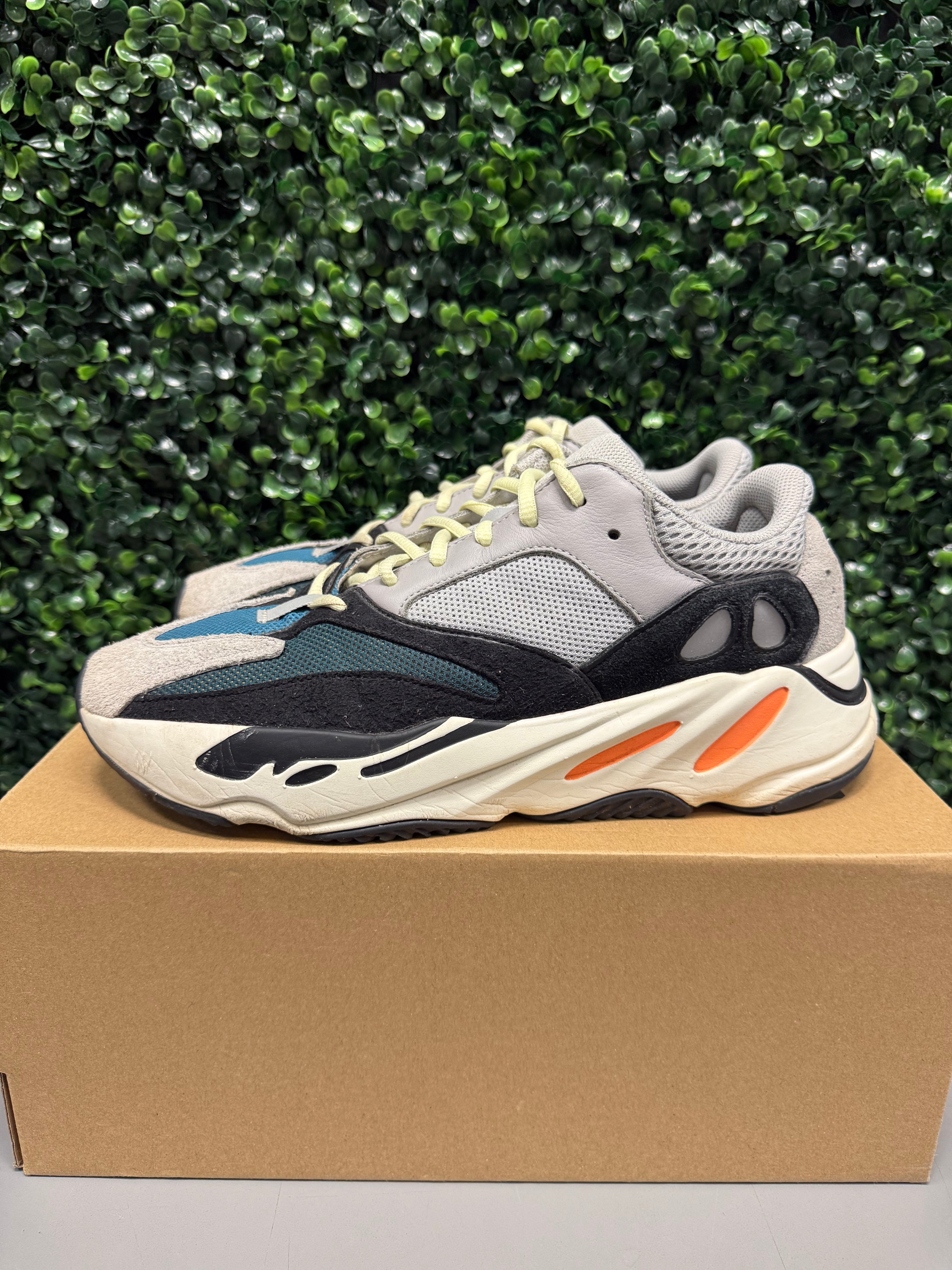 Yeezy 700 "Wave Runner" Size 10 Preowned
