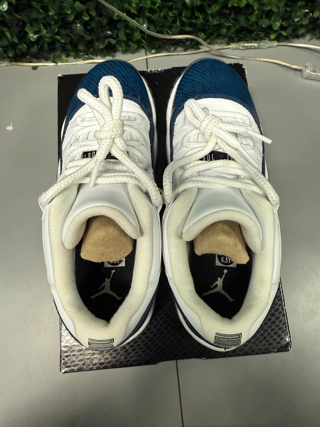 Jordan 11 Low "Navy Snakeskin" Size 6.5Y Preowned
