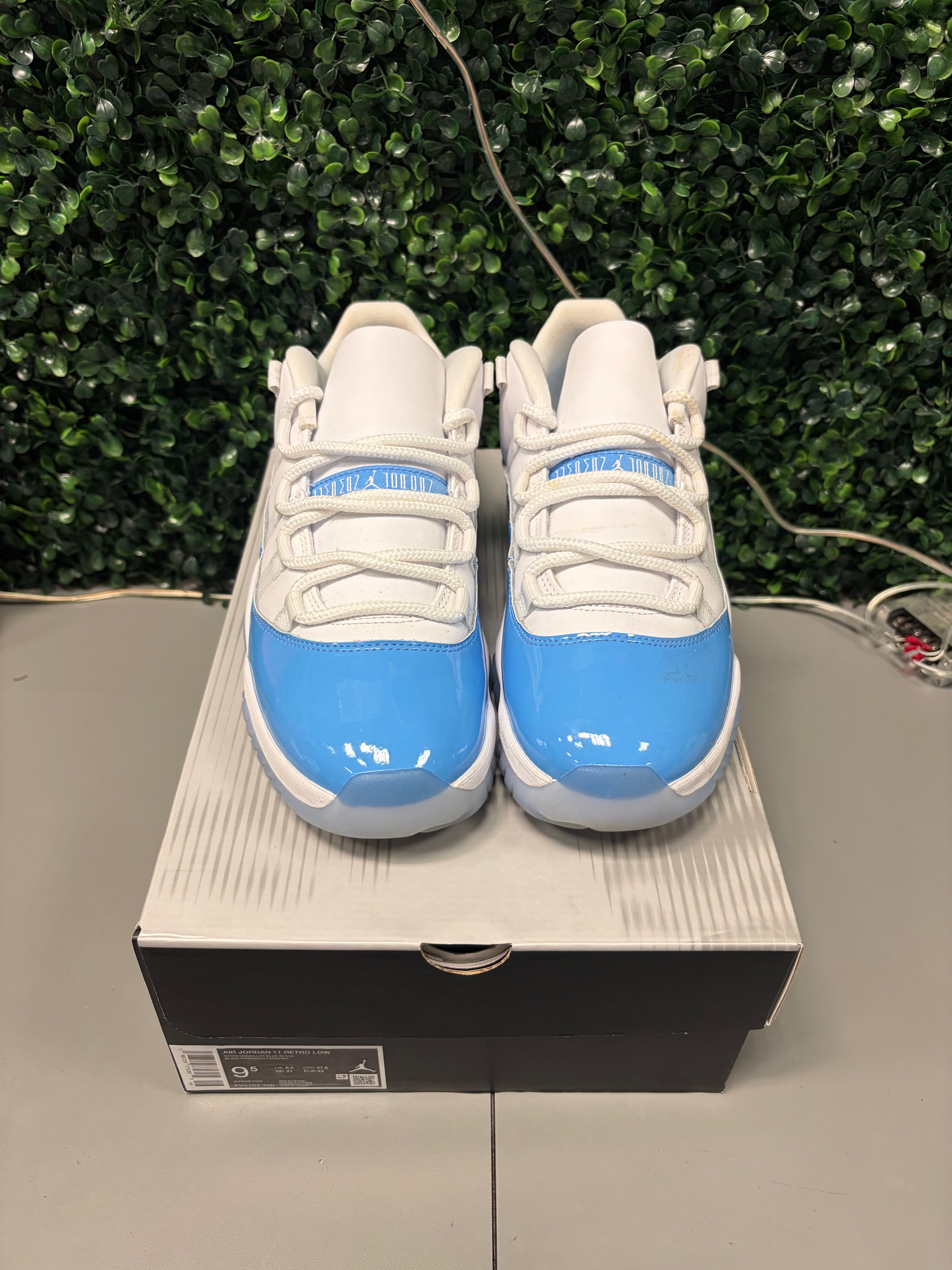 Jordan 11 Retro Low "University Blue" Size 9.5 Preowned