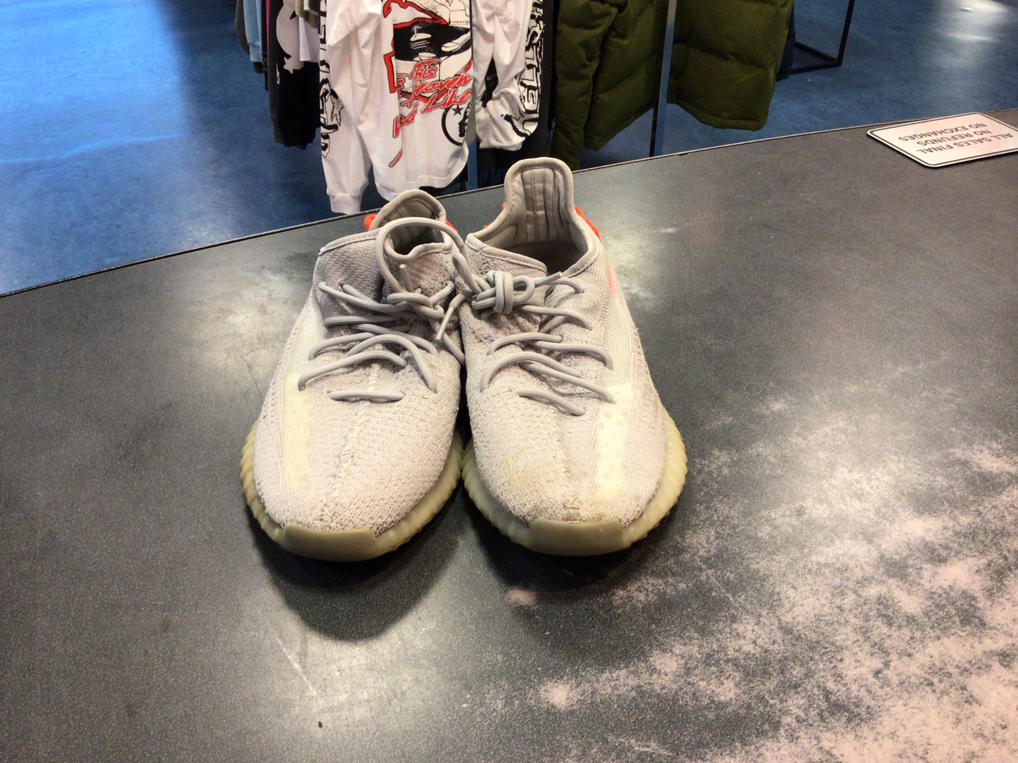 adidas Yeezy Boost 350 V2 “Tail Light” Preowned (no box) Size 11.5M
