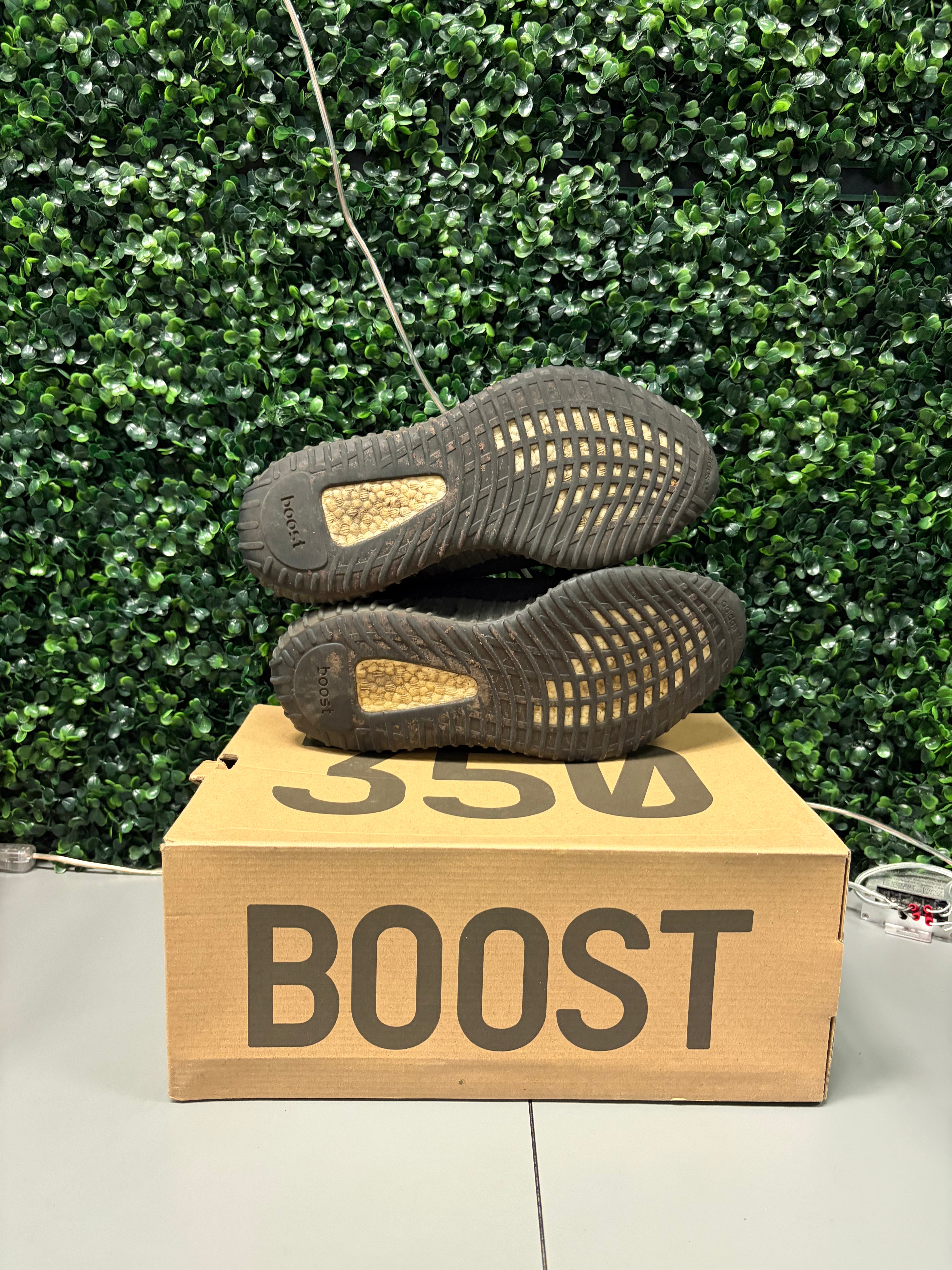 Yeezy Boost 350 V2 "Dazzling Blue" Size 10 Preowned