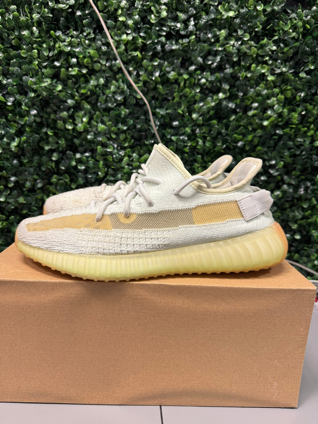Yeezy 350 V2 "Hyperspace" Size 9.5 Preowned