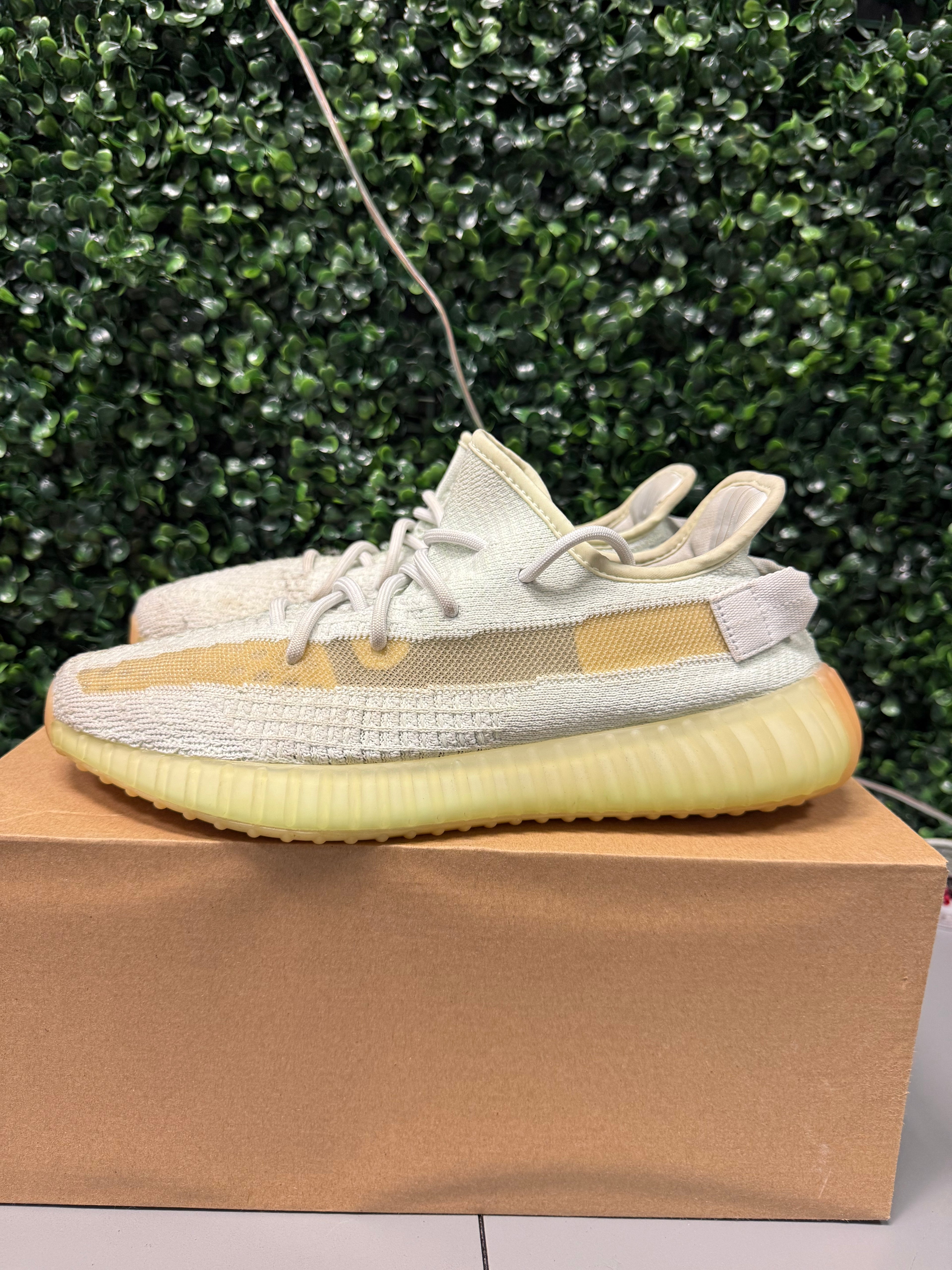 Yeezy 350 V2 "Hyperspace" Size 9.5 Preowned