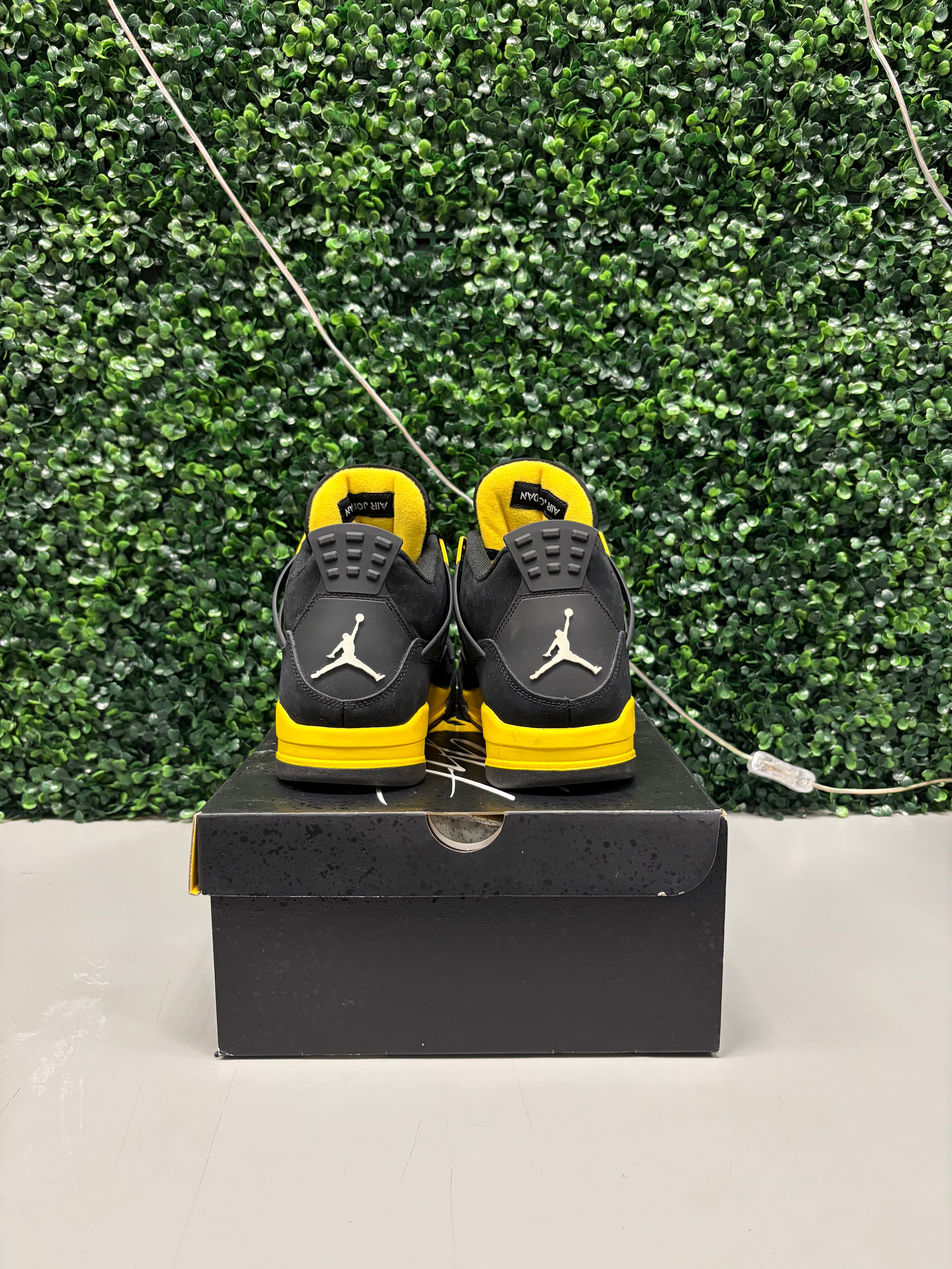 Jordan 4 Retro "Thunder" Size 12 Preowned