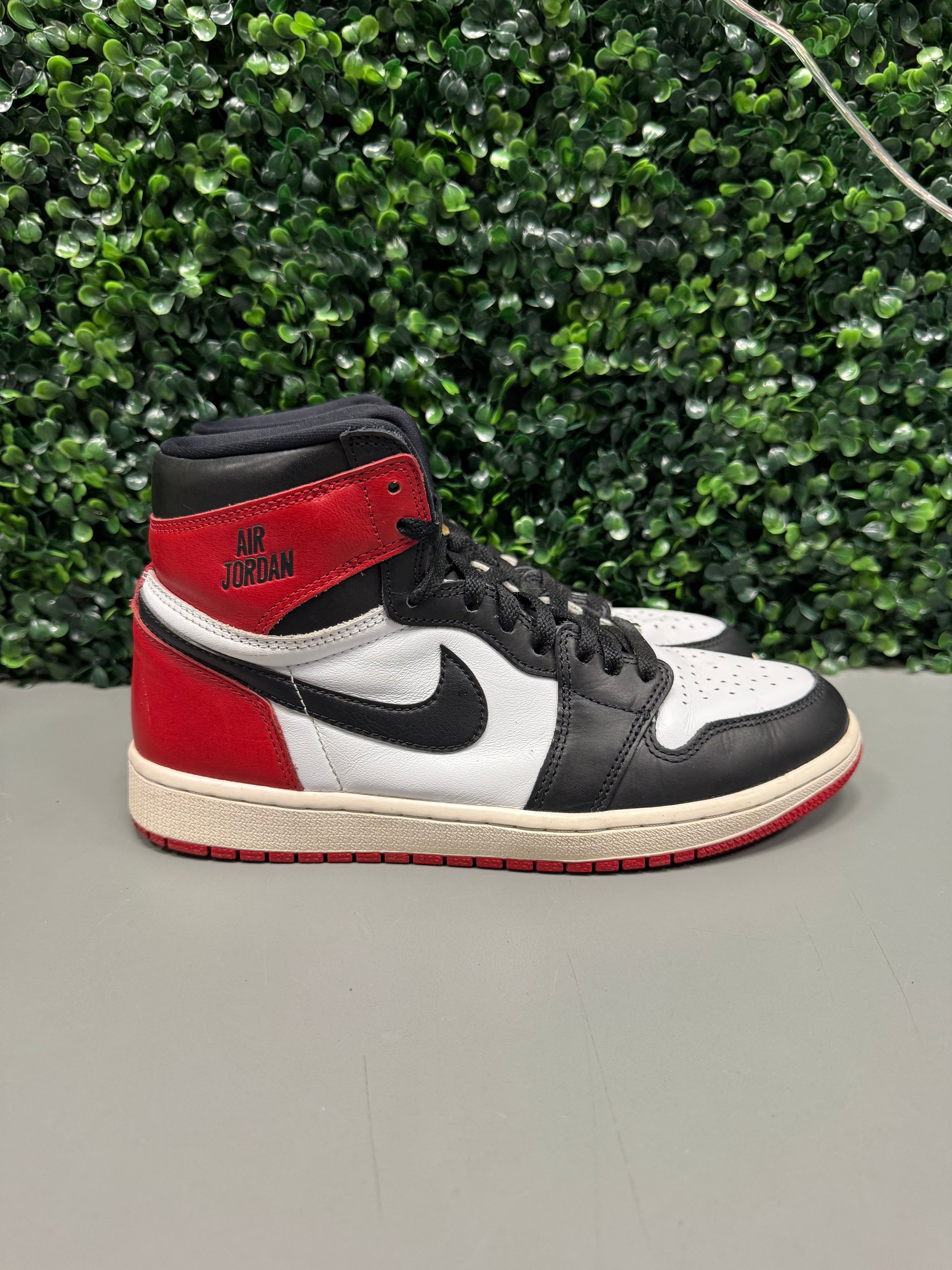 Jordan 1 High “Black Toe Reimagined” Size 8.5 Preowned