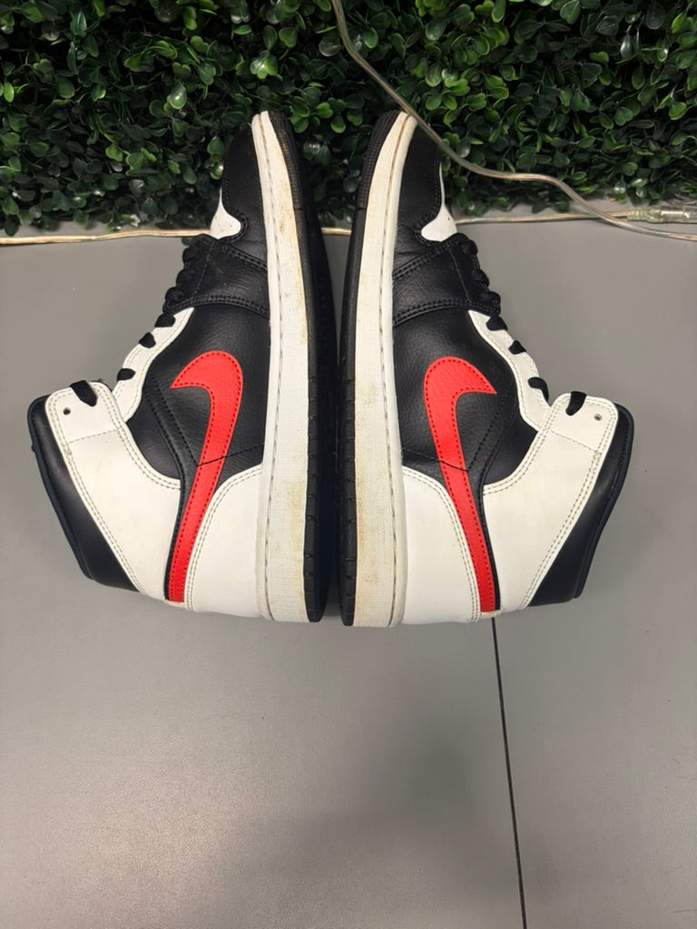 Jordan 1 Mid "Chile" Size 9.5 Preowned