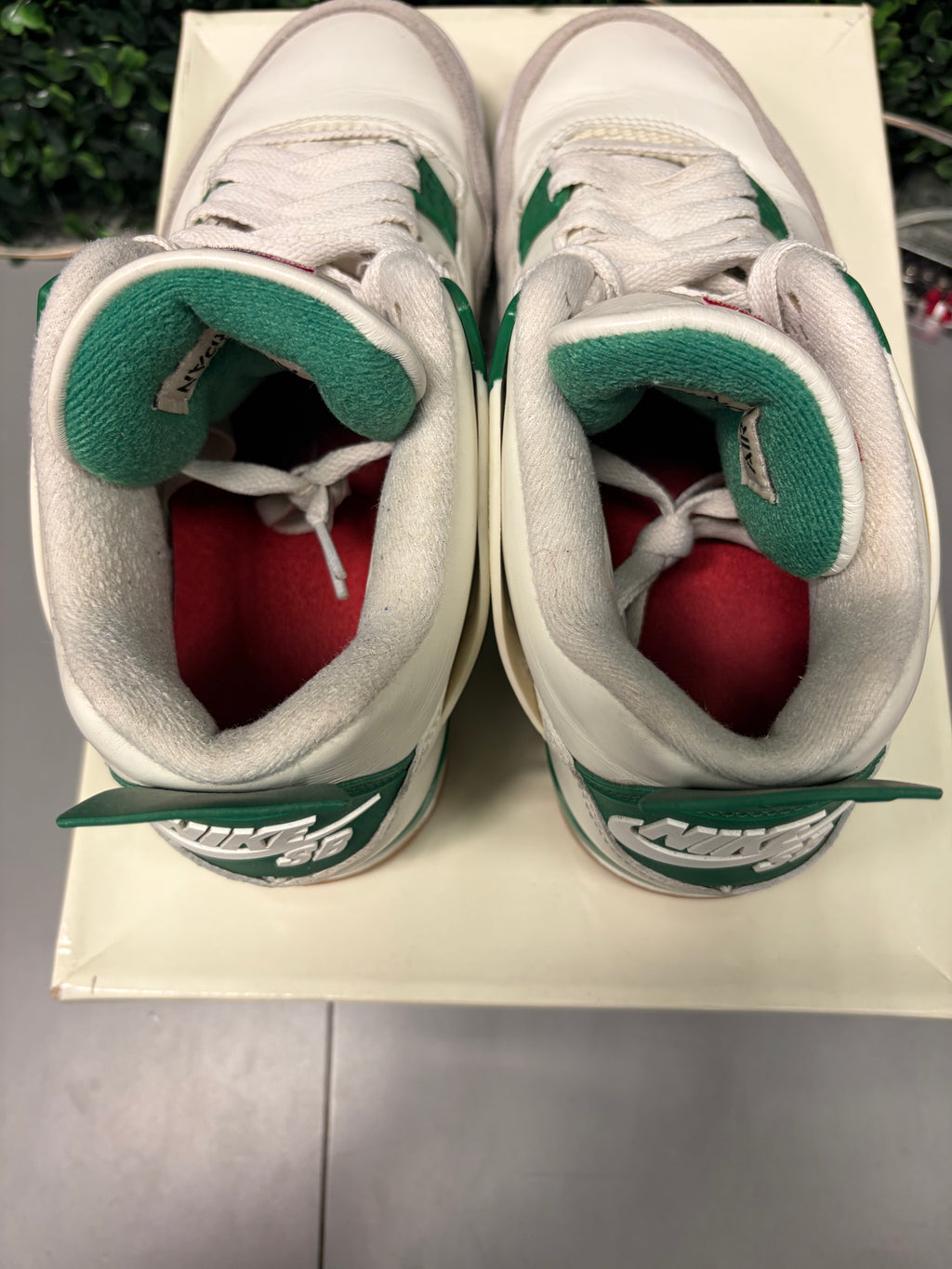 Jordan 4 SB "Pine Green" Size 9.5 Preowned