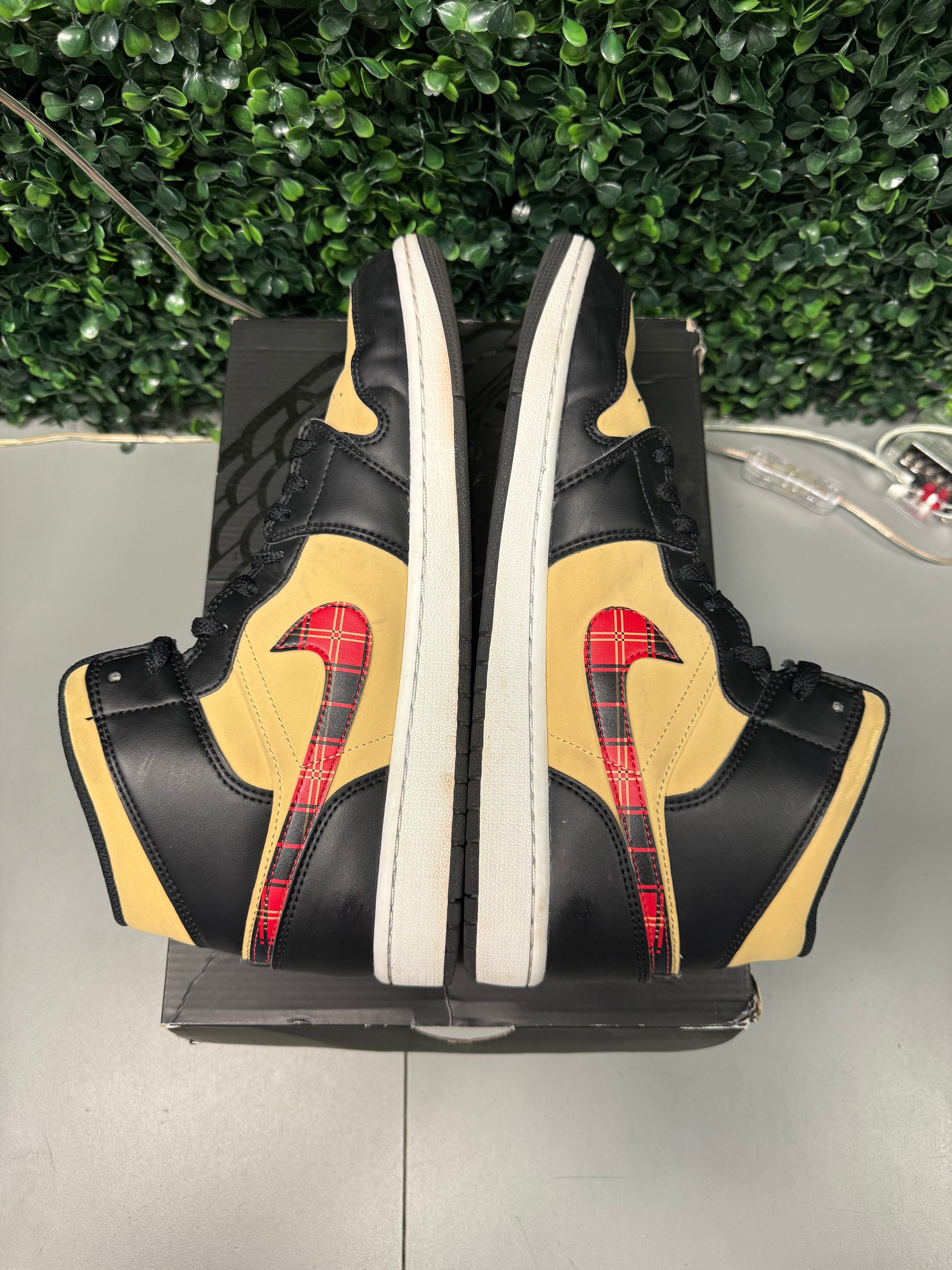 Jordan 1 Mid "Tartan Swoosh" Size 10.5 Preowned