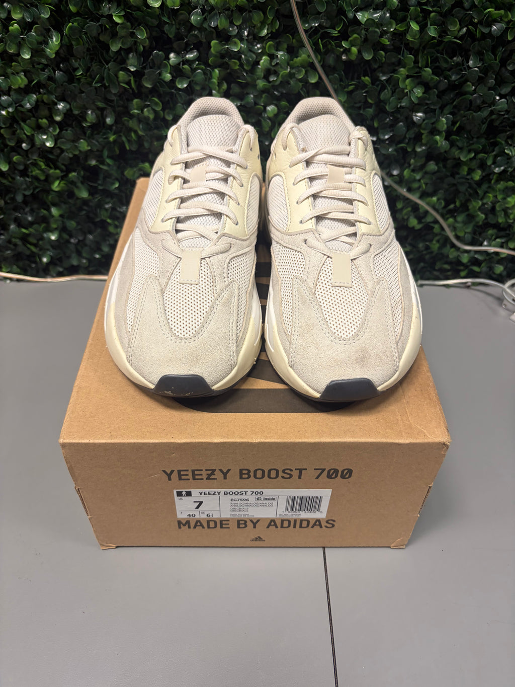 adidas Yeezy Boost 700 "Analog" Size 7 Preowned