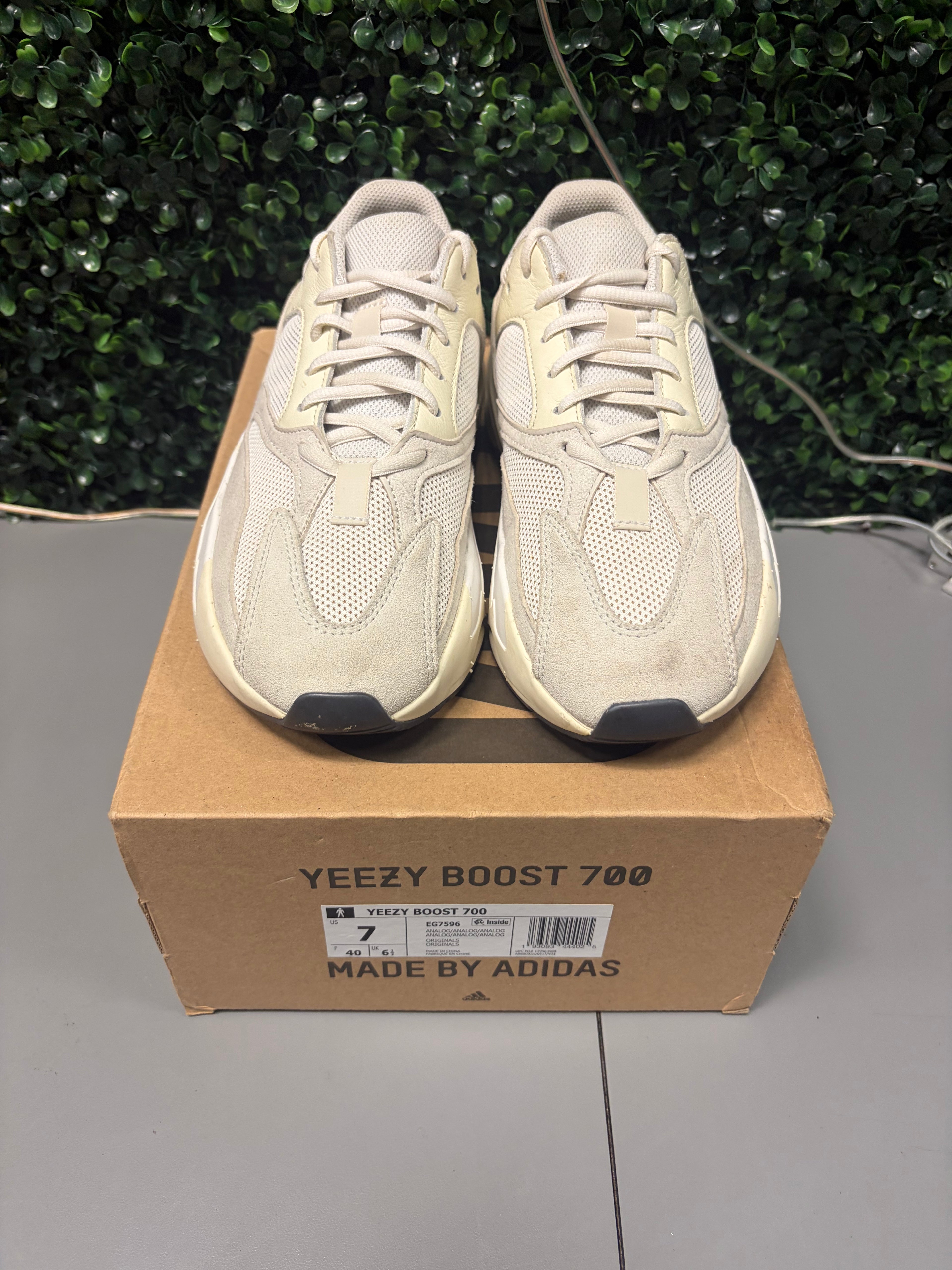 adidas Yeezy Boost 700 "Analog" Size 7 Preowned