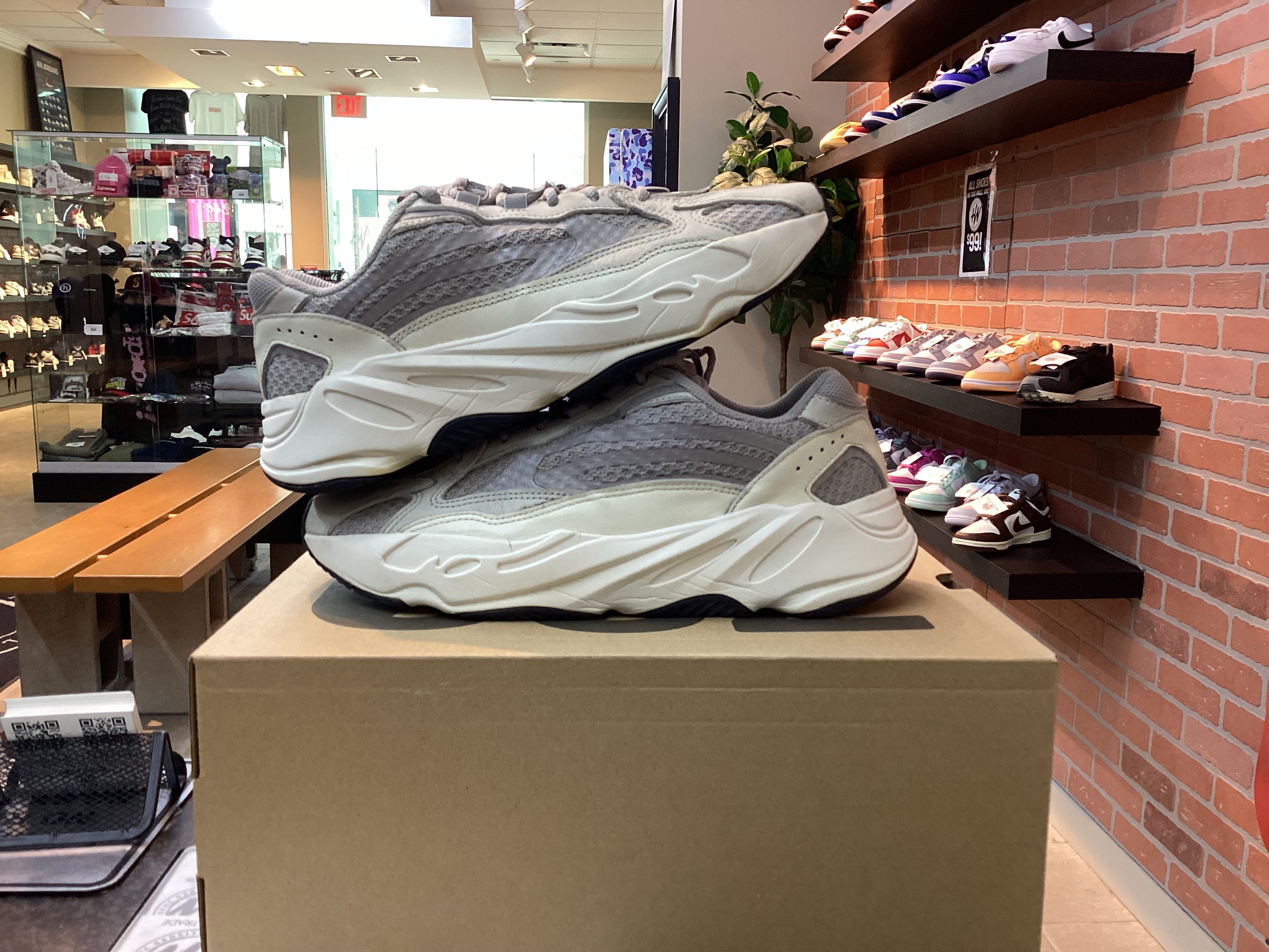 Yeezy 700 V2 “Static” Size 9.5 Preowned