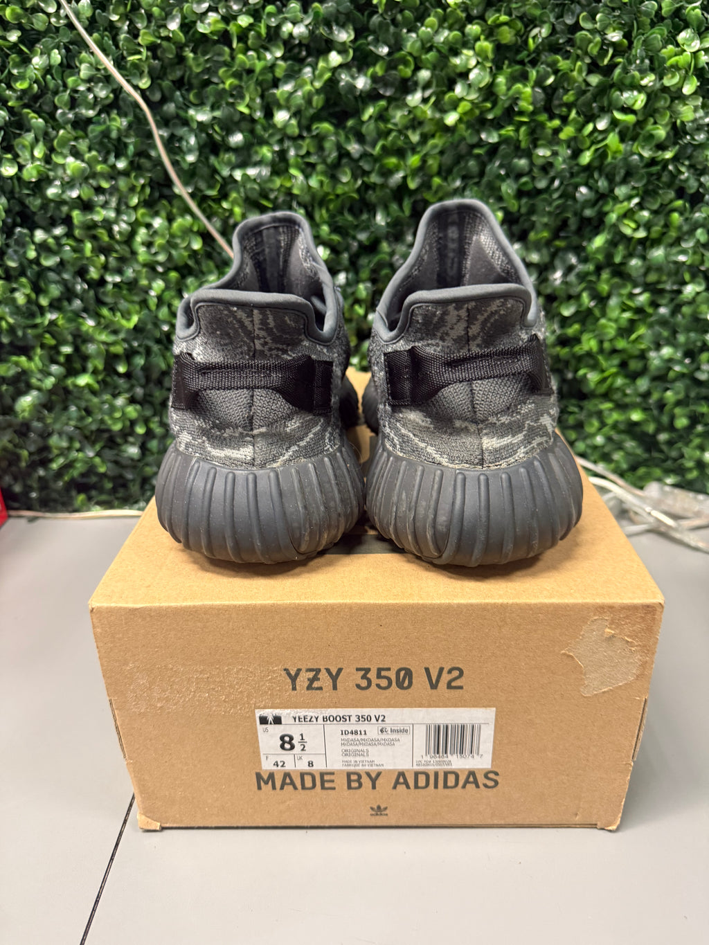 Adidas Yeezy Boost 350 V2 "MX Dark Salt" Size 8.5 Preowned