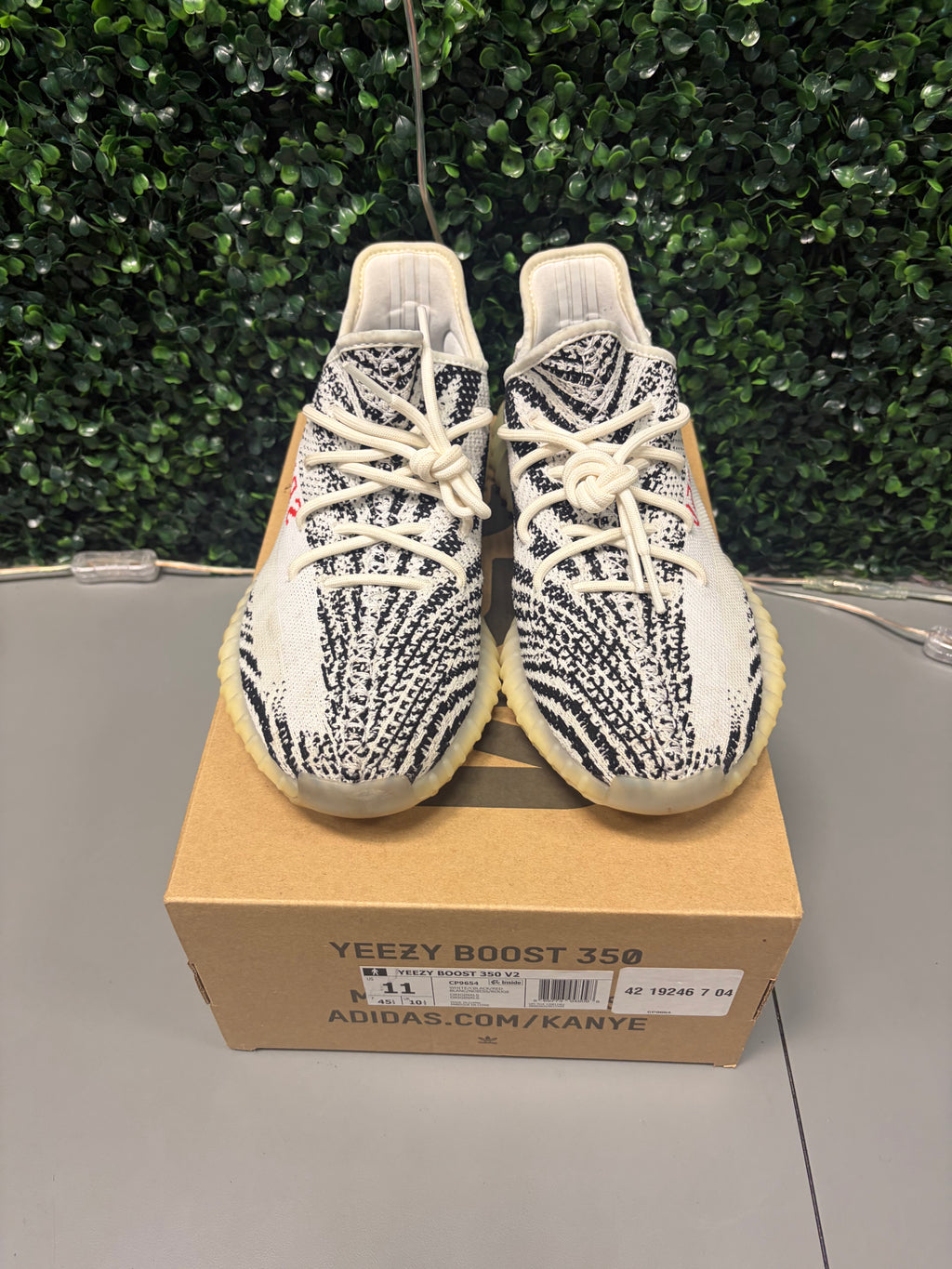 Adidas Yeezy Boost 350 V2 "Zebra" Size 11 Preowned
