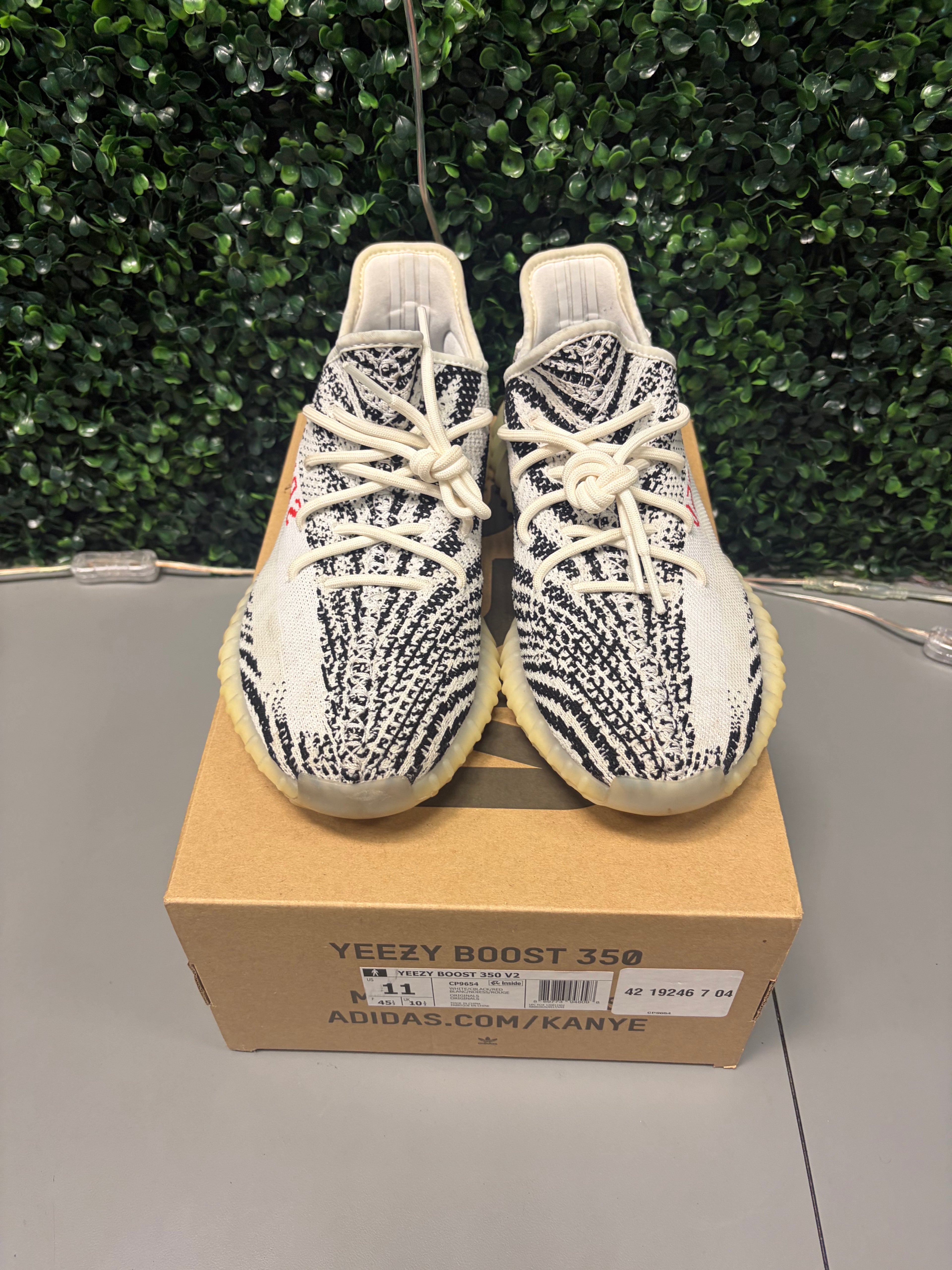 Adidas Yeezy Boost 350 V2 "Zebra" Size 11 Preowned