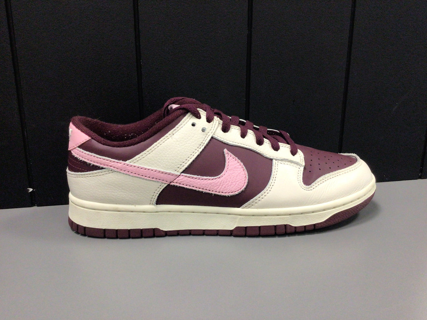 Nike Dunk Low “Valentines Day” Size 9.5 Preowned