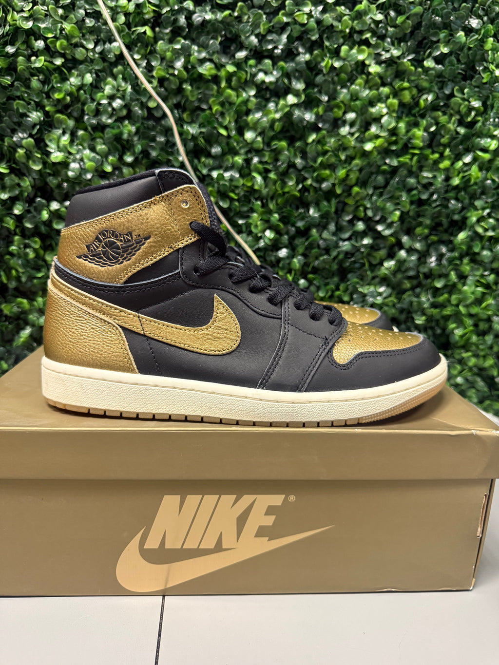 Jordan 1 High "Black Metallic Gold" Size 9 Tried On