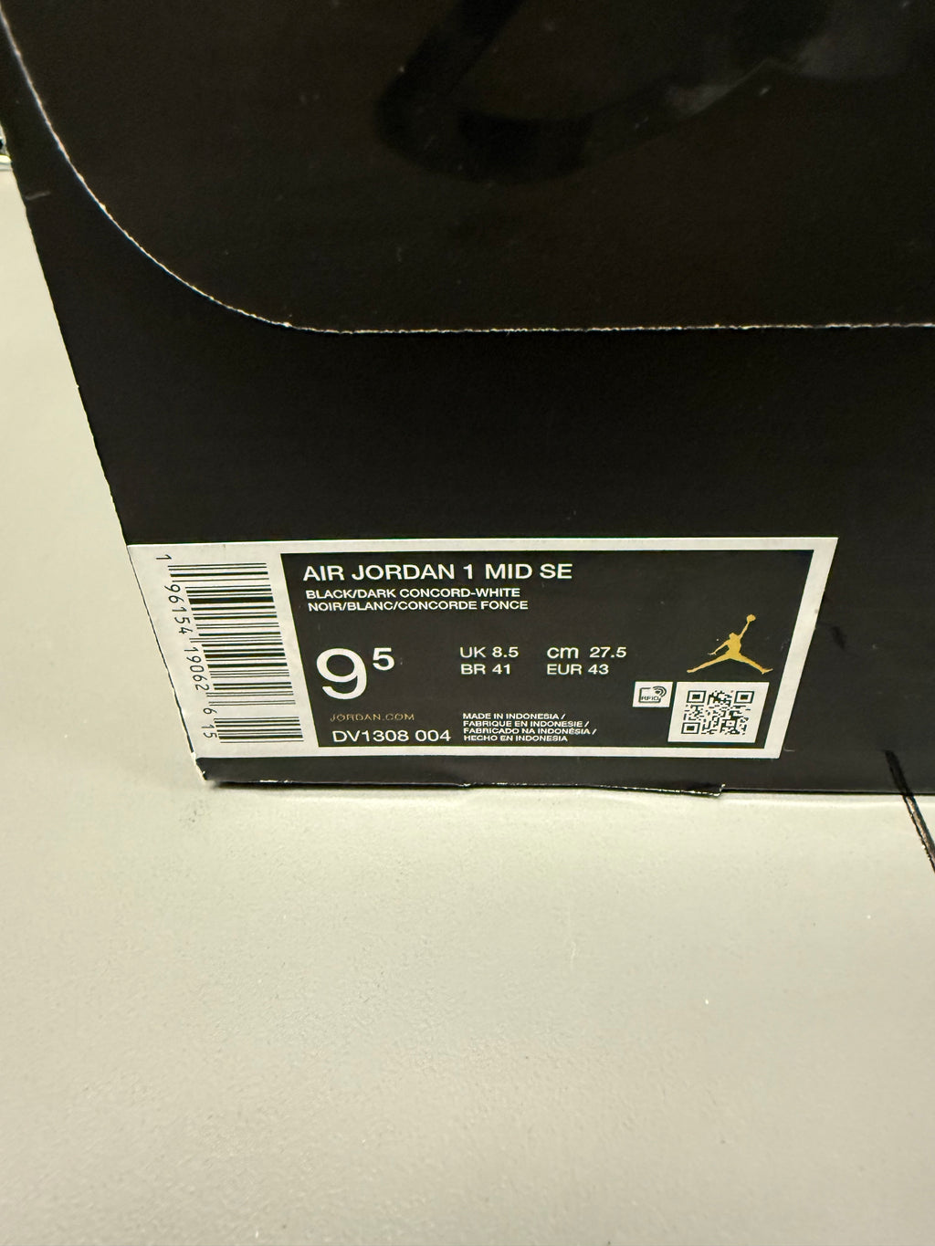 Jordan 1 Mid "Space Jam" Size 9.5 Preowned