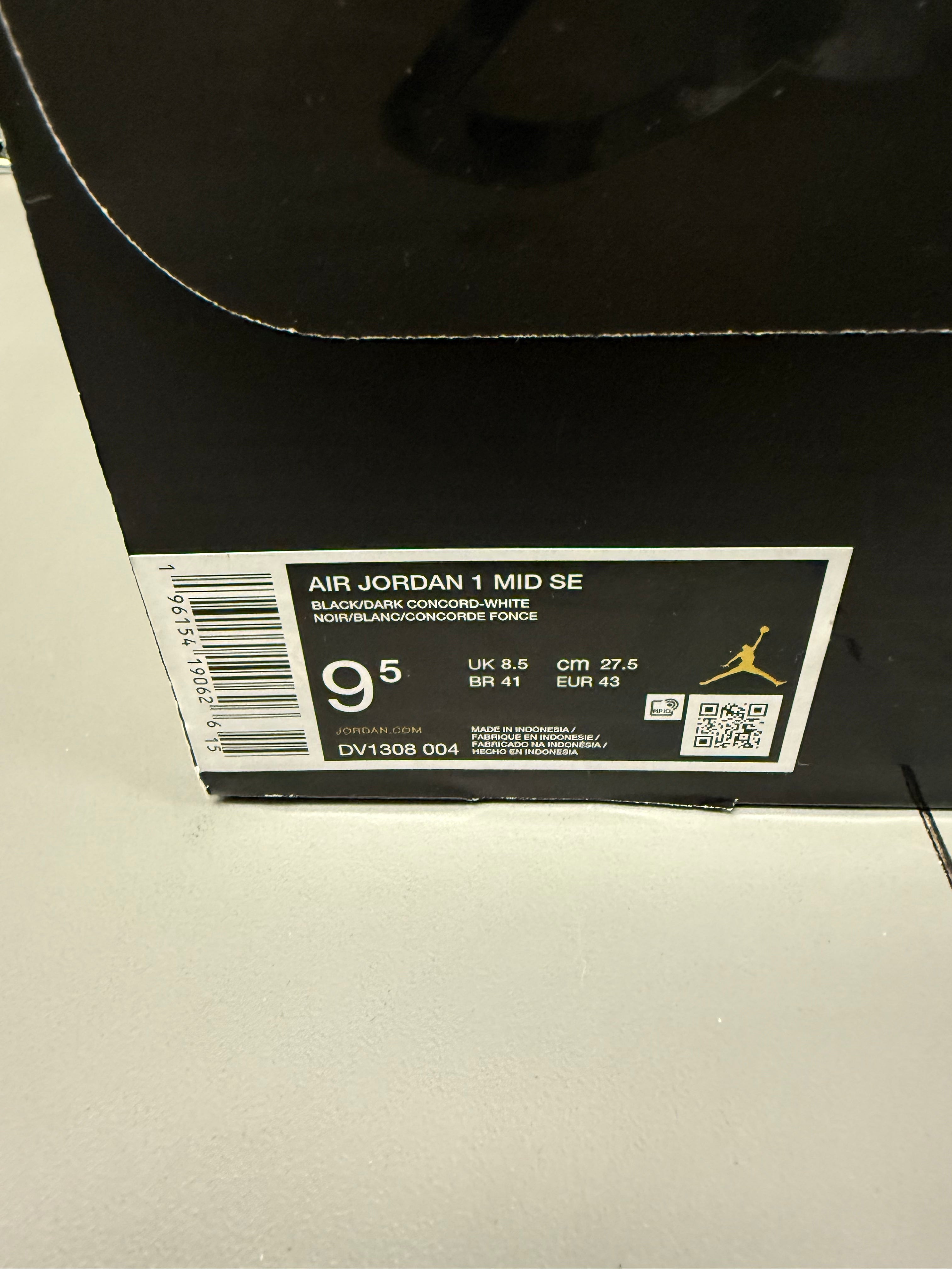 Jordan 1 Mid "Space Jam" Size 9.5 Preowned