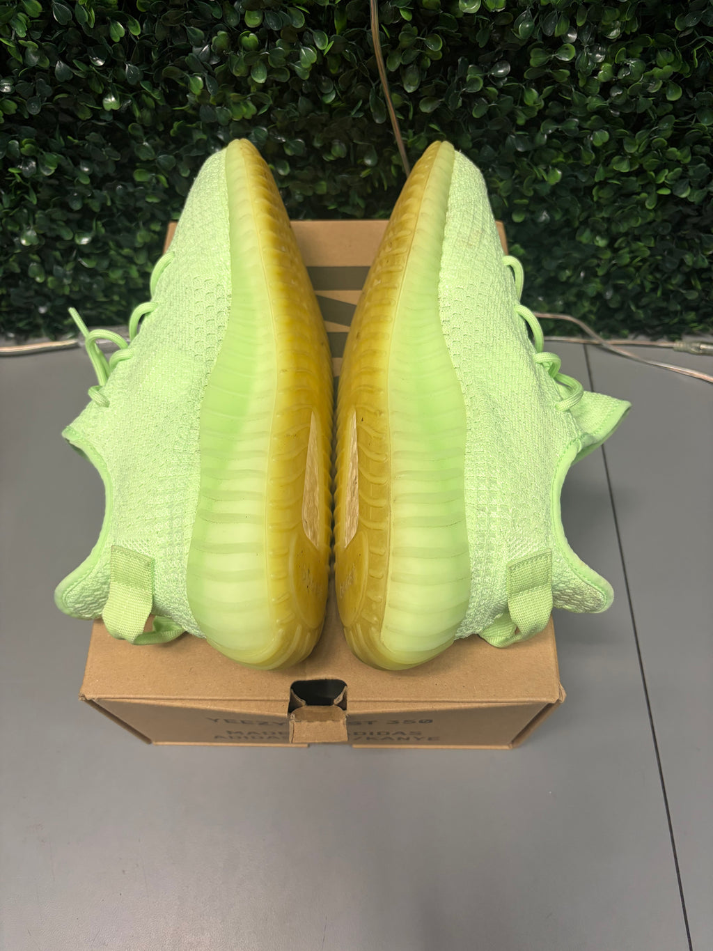 Adidas Yeezy Boost 350 V2 "Glow" Size 11 Preowned