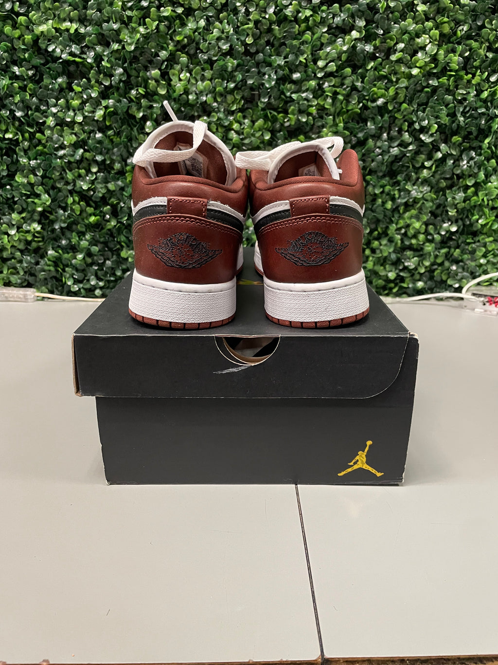 Jordan 1 Low SE "Dark Pony" (GS) Size 6.5Y Pre-owned