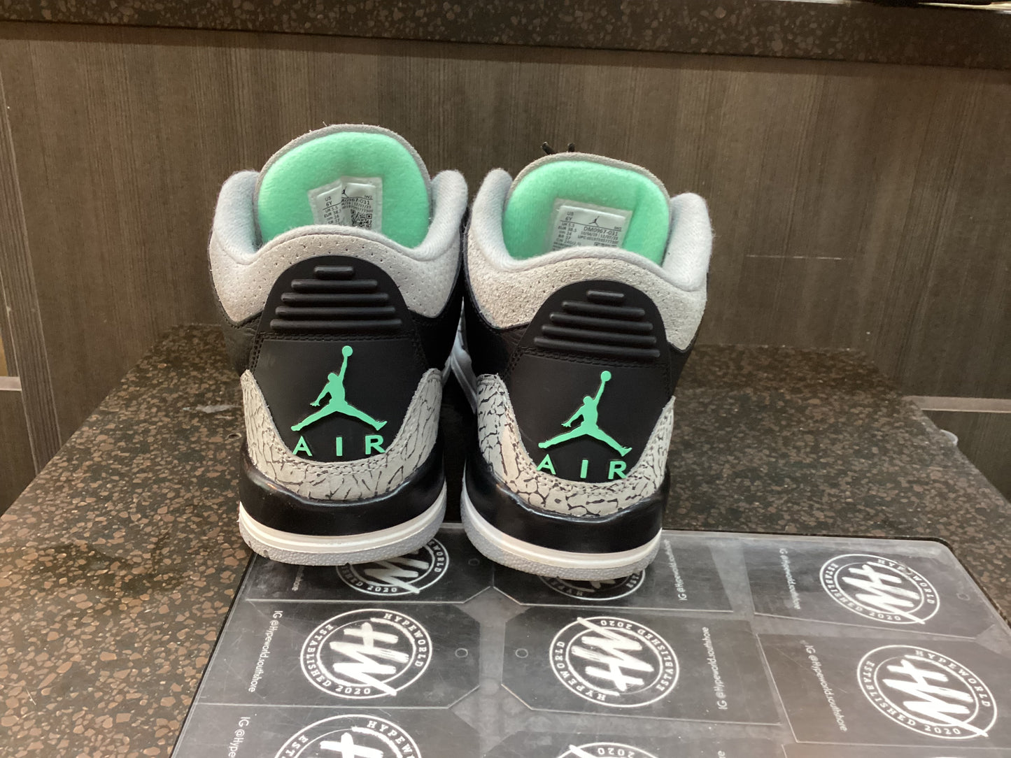 JORDAN 3 “GREEN GLOW” SIZE 6Y Pre Owned