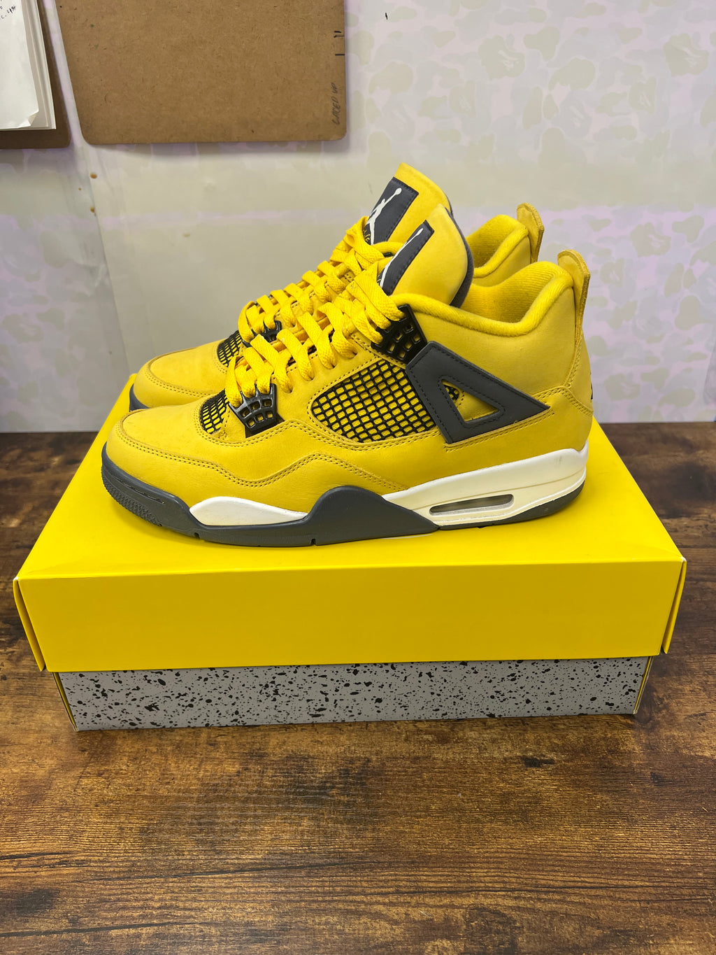 Jordan 4 “Lightning” Size 10M Preowned