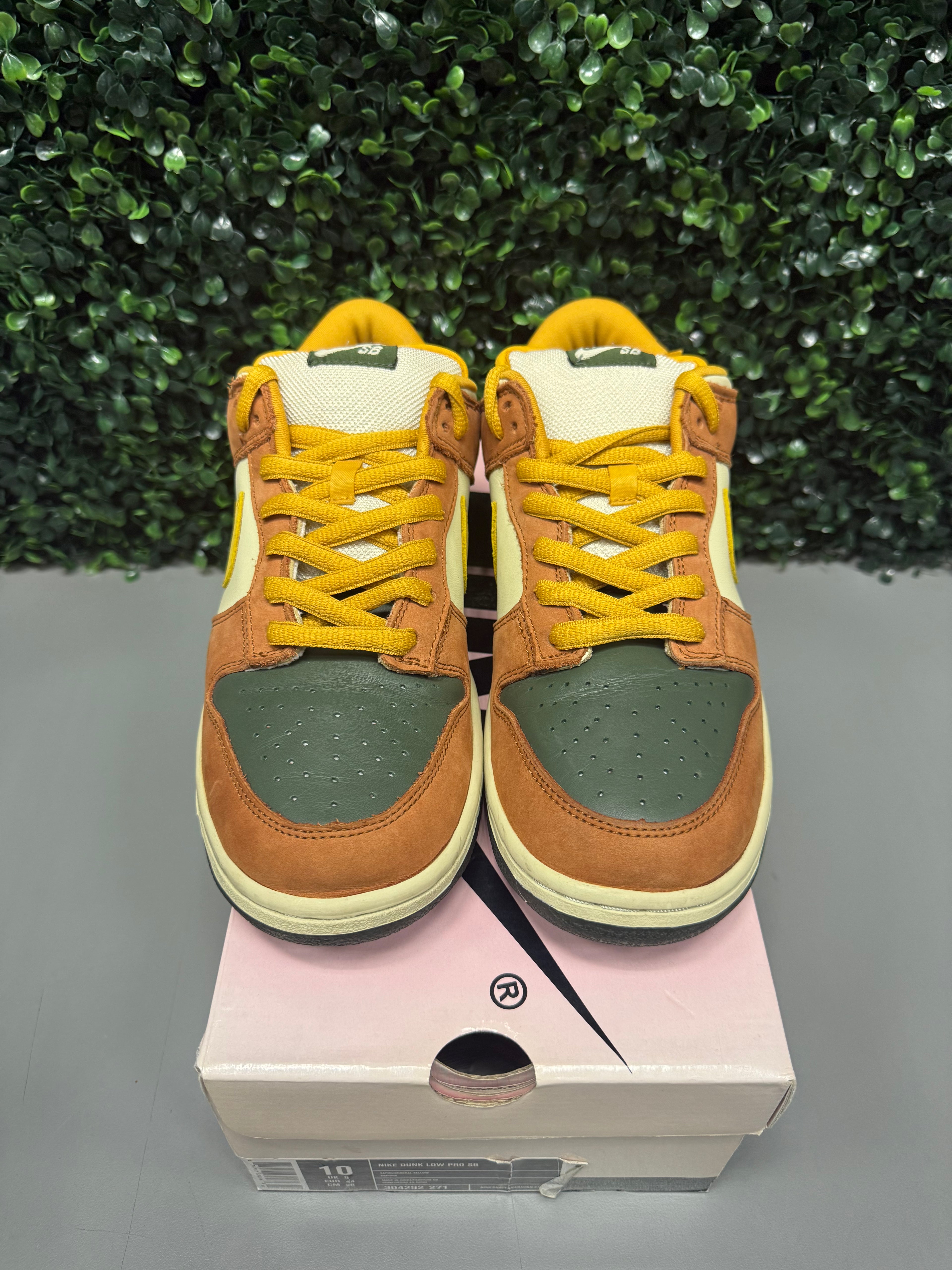 Nike SB Dunk Low "Vapour Mineral Yellow" Size 10 Preowned