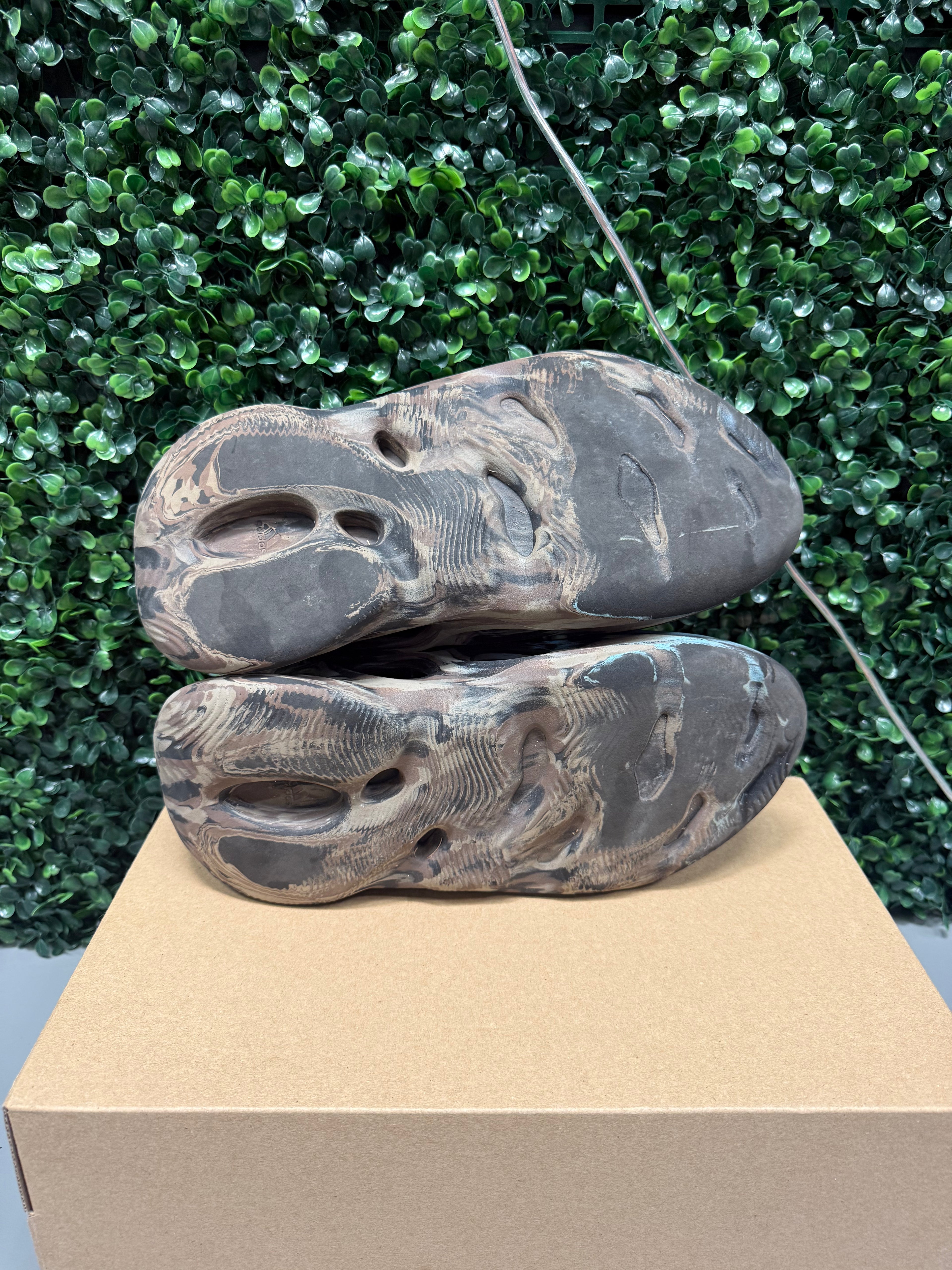 Yeezy Foam RNNR "Mx Cinder" Size 10 Preowned