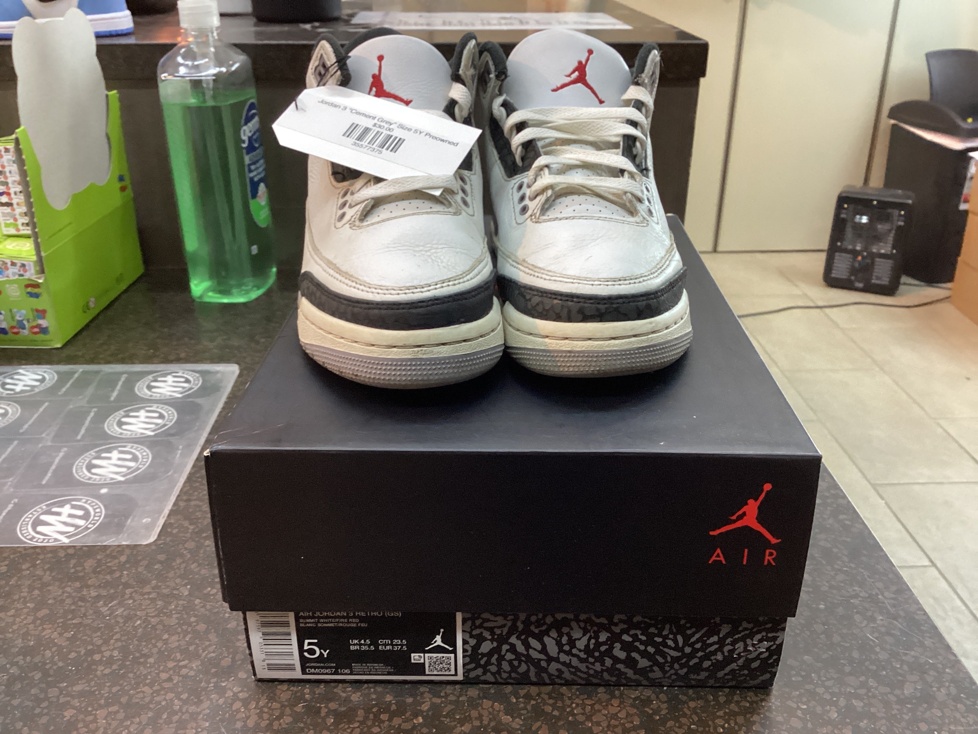 Jordan 3 “Cement Grey” Size 5Y Preowned