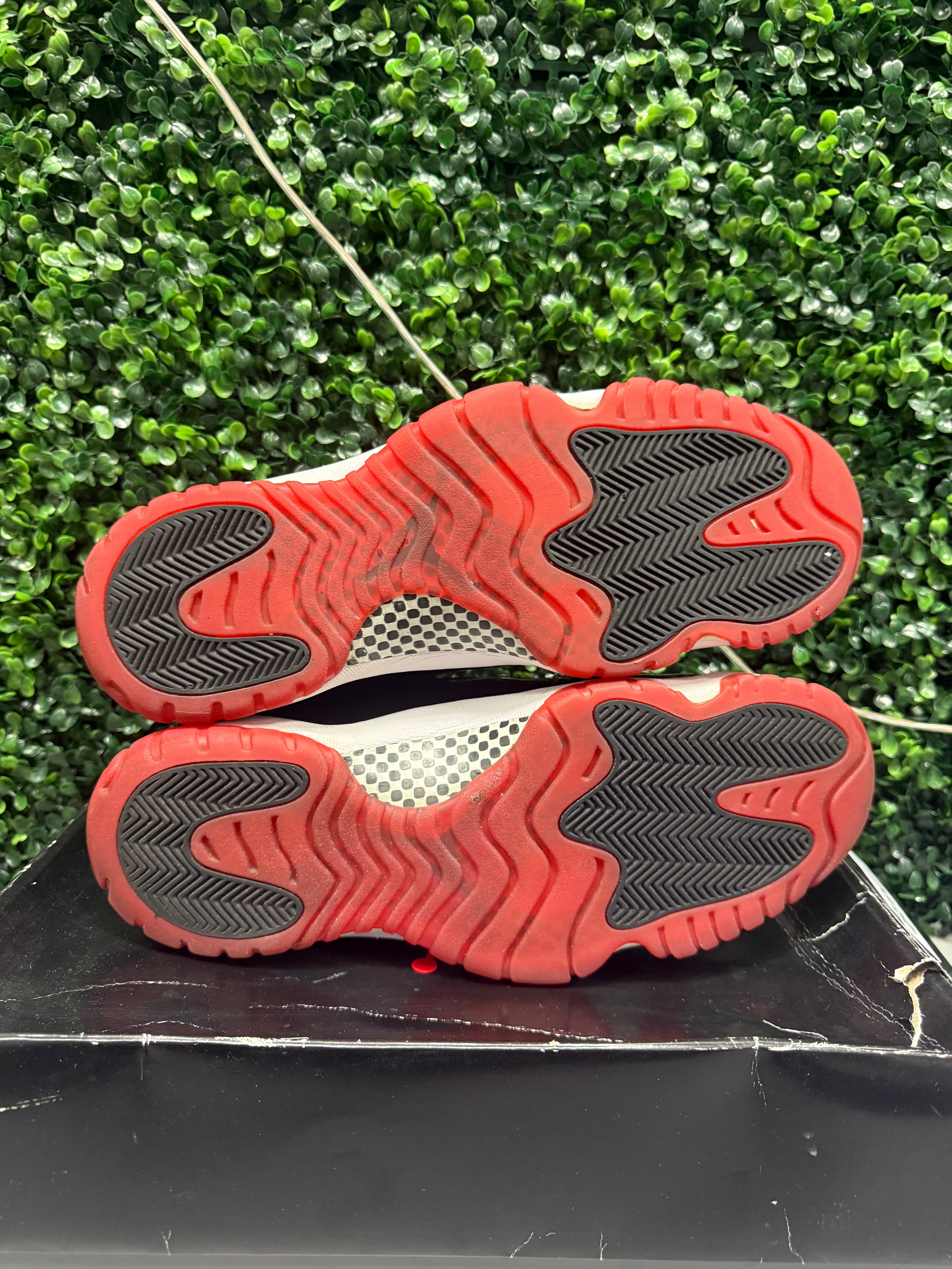 Jordan 11 "Bred" Size 13 Preowned