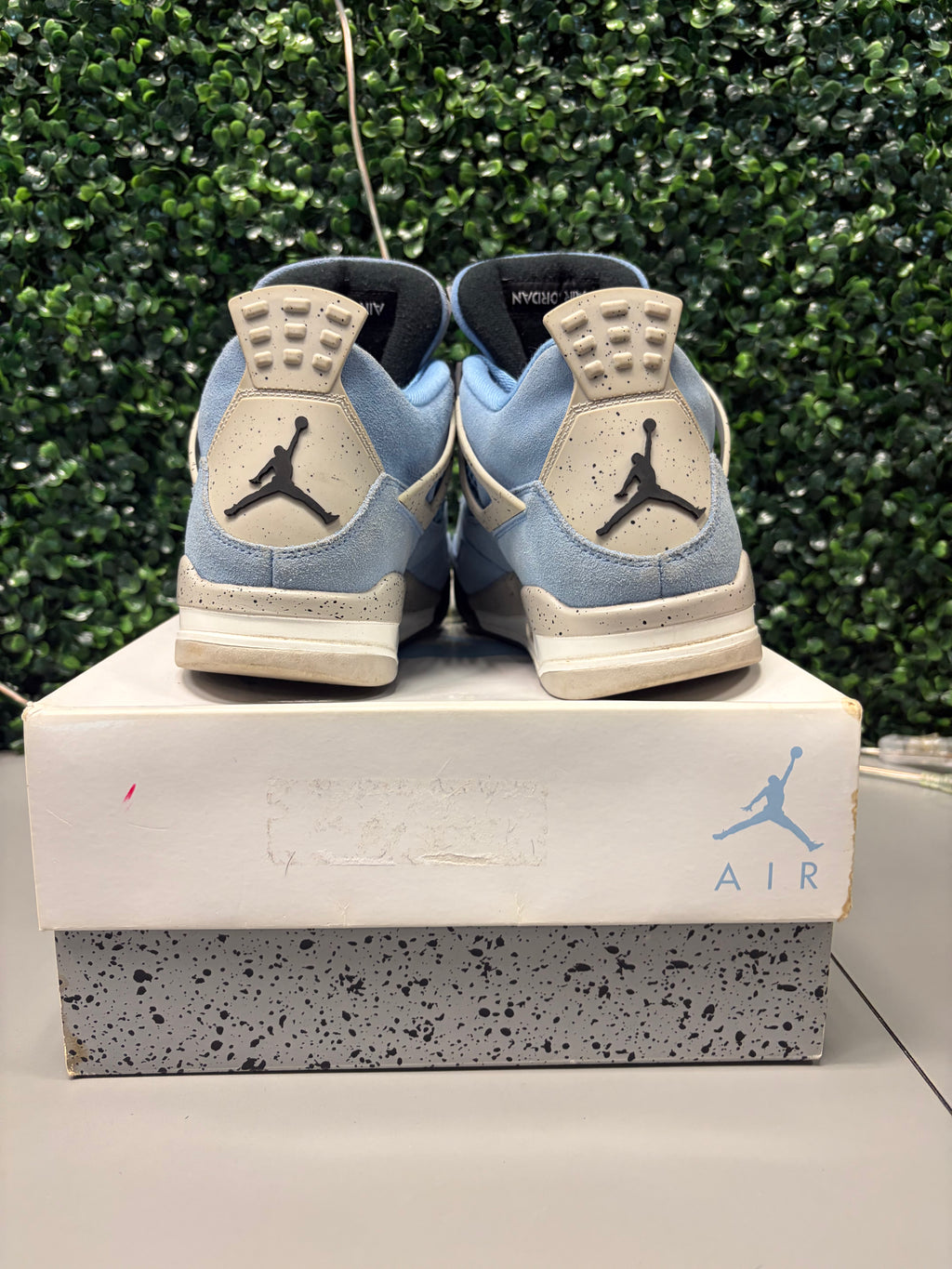 Jordan 4 Retro "University Blue" Size 10 Preowned