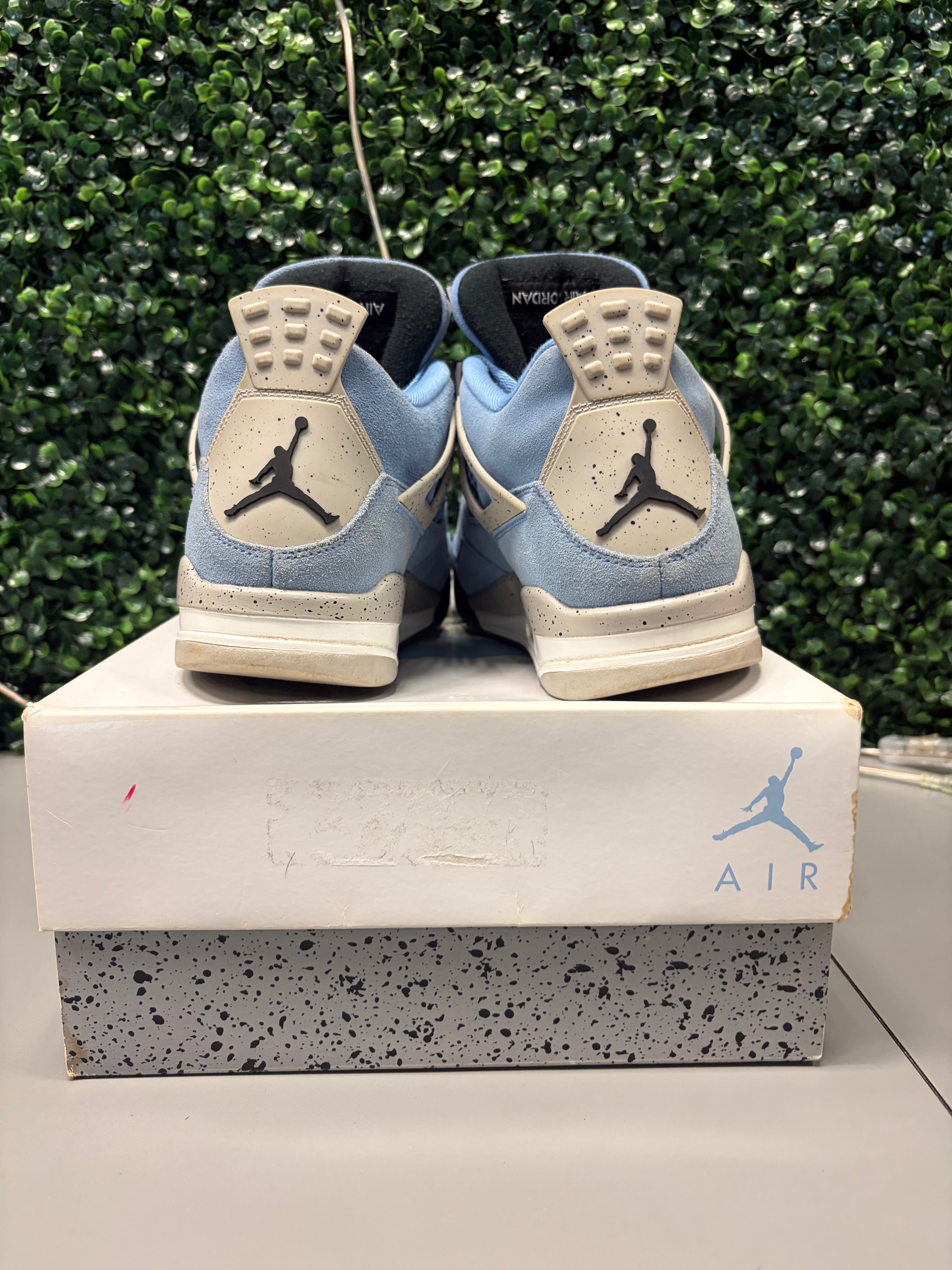Jordan 4 Retro "University Blue" Size 10 Preowned
