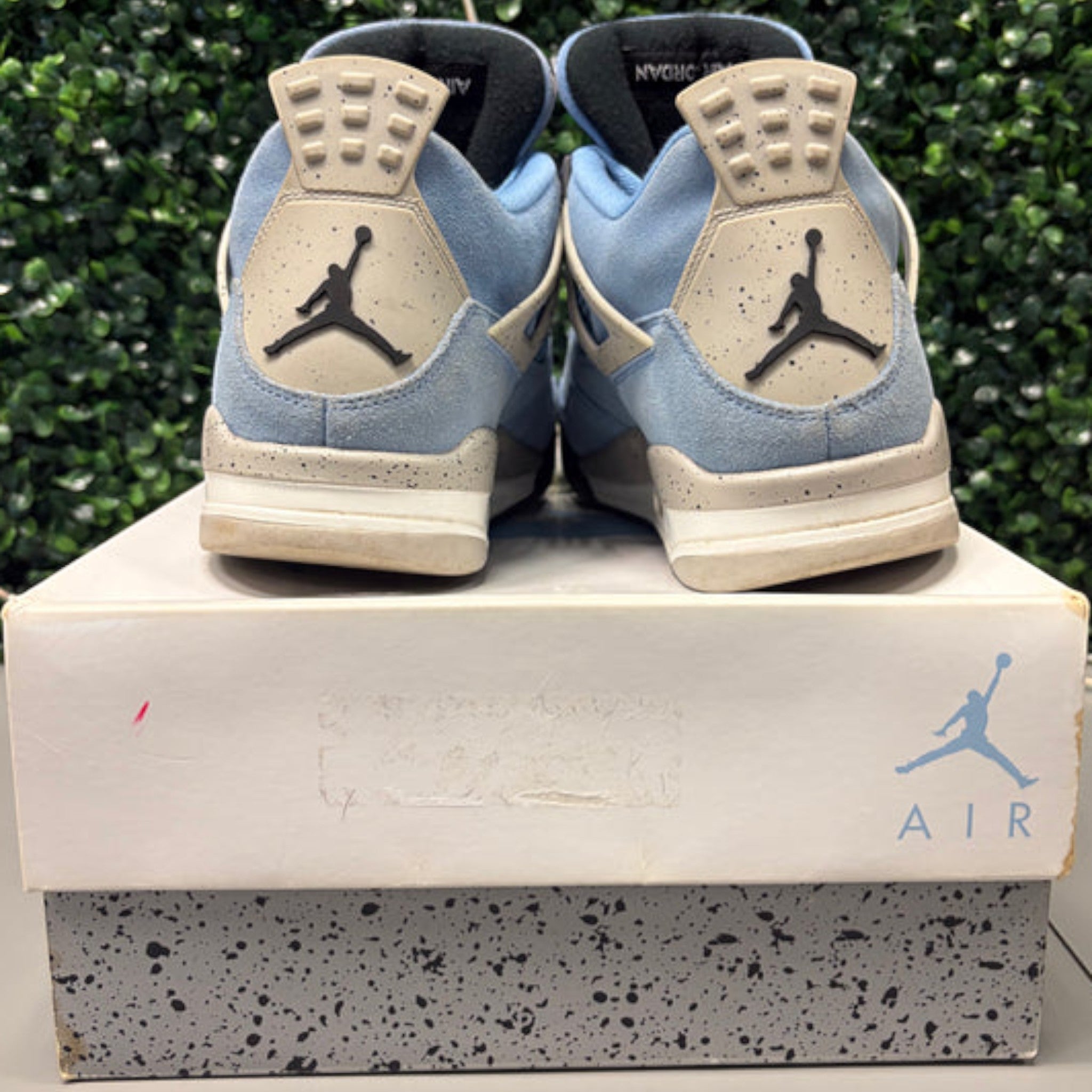 Jordan 4 Retro "University Blue" Size 10 Preowned