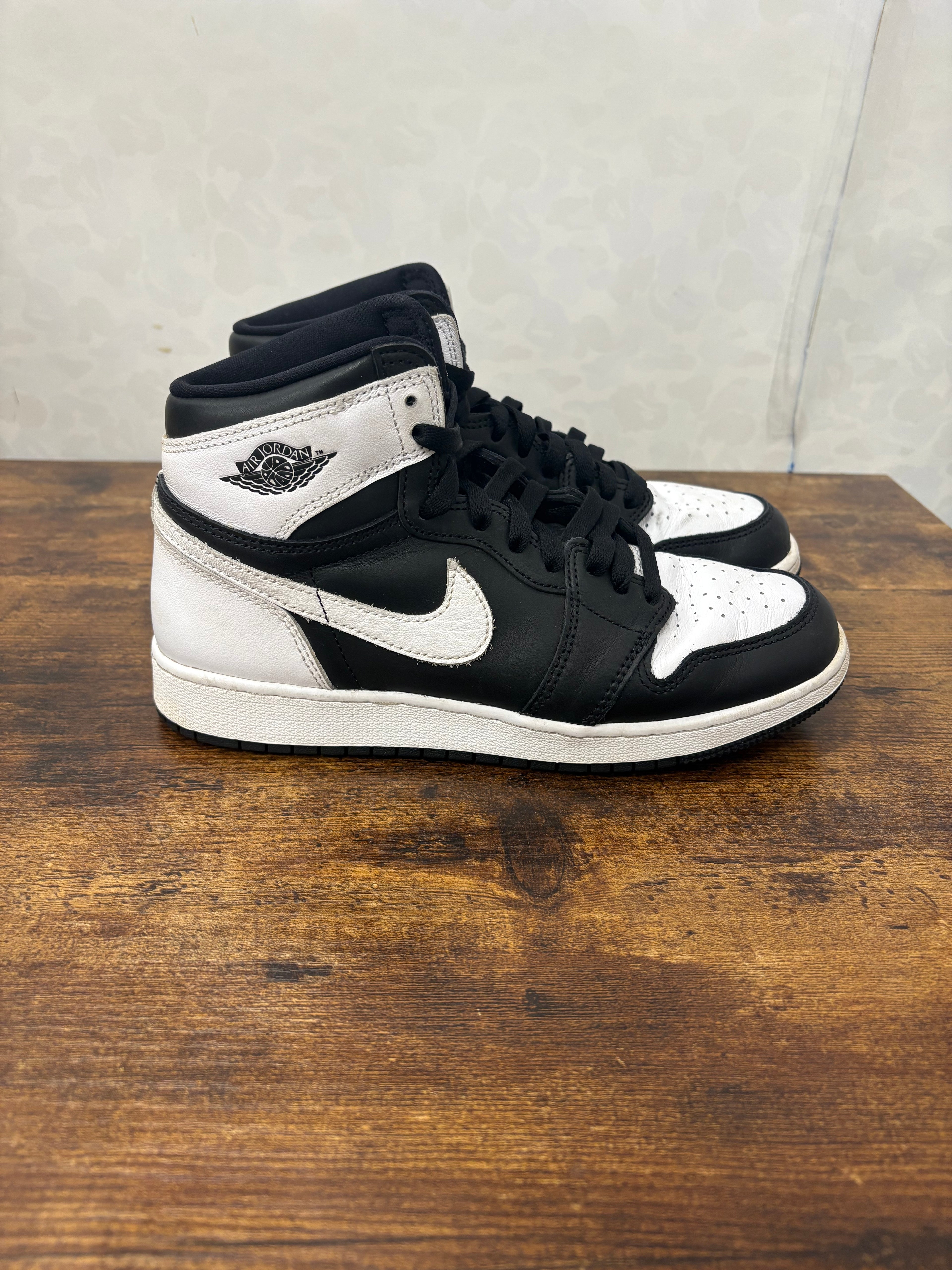 Jordan 1 “Black White” Preowned Size 7Y