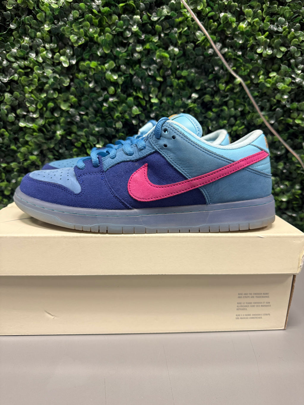 Nike SB Dunk Low "Run The Jewels" Size 9.5 Preowned