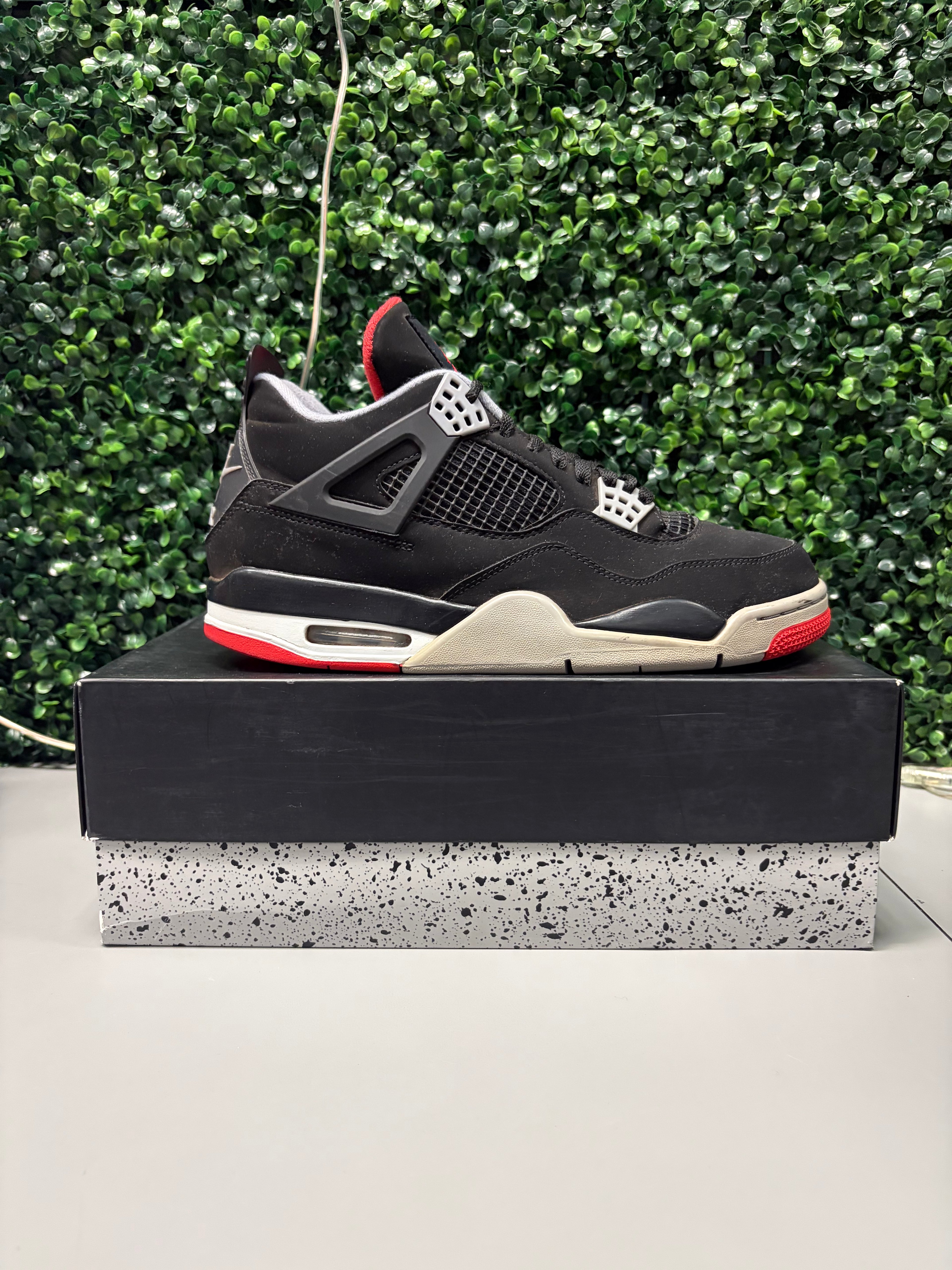 Jordan 4 Retro "Bred" (2019) Size 11 Preowned