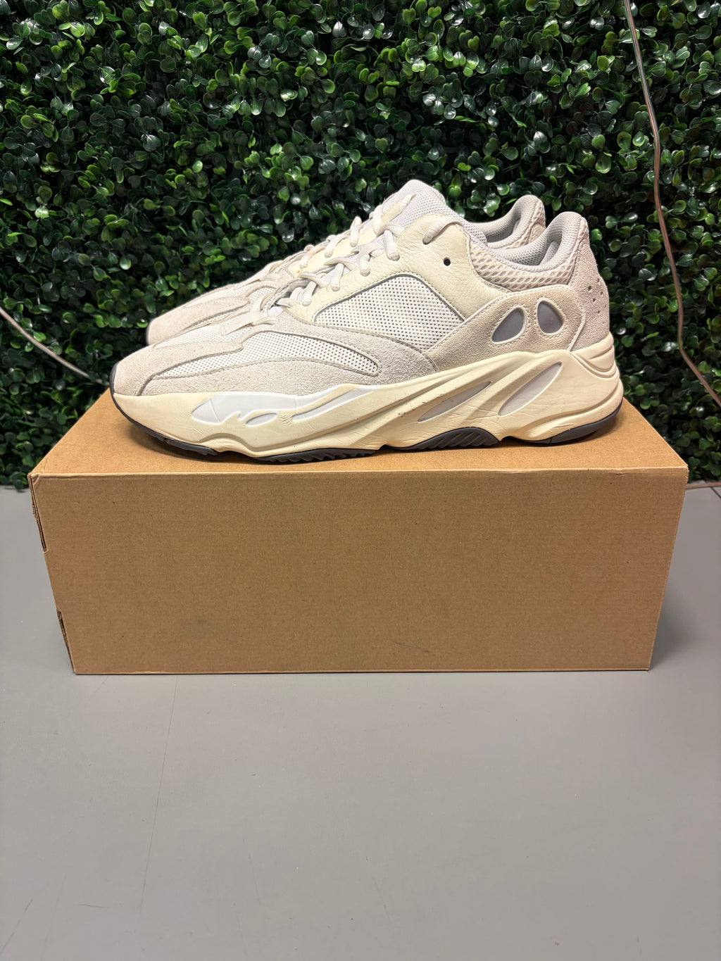 Yeezy Boost 700 "Analog" Size 13 Preowned