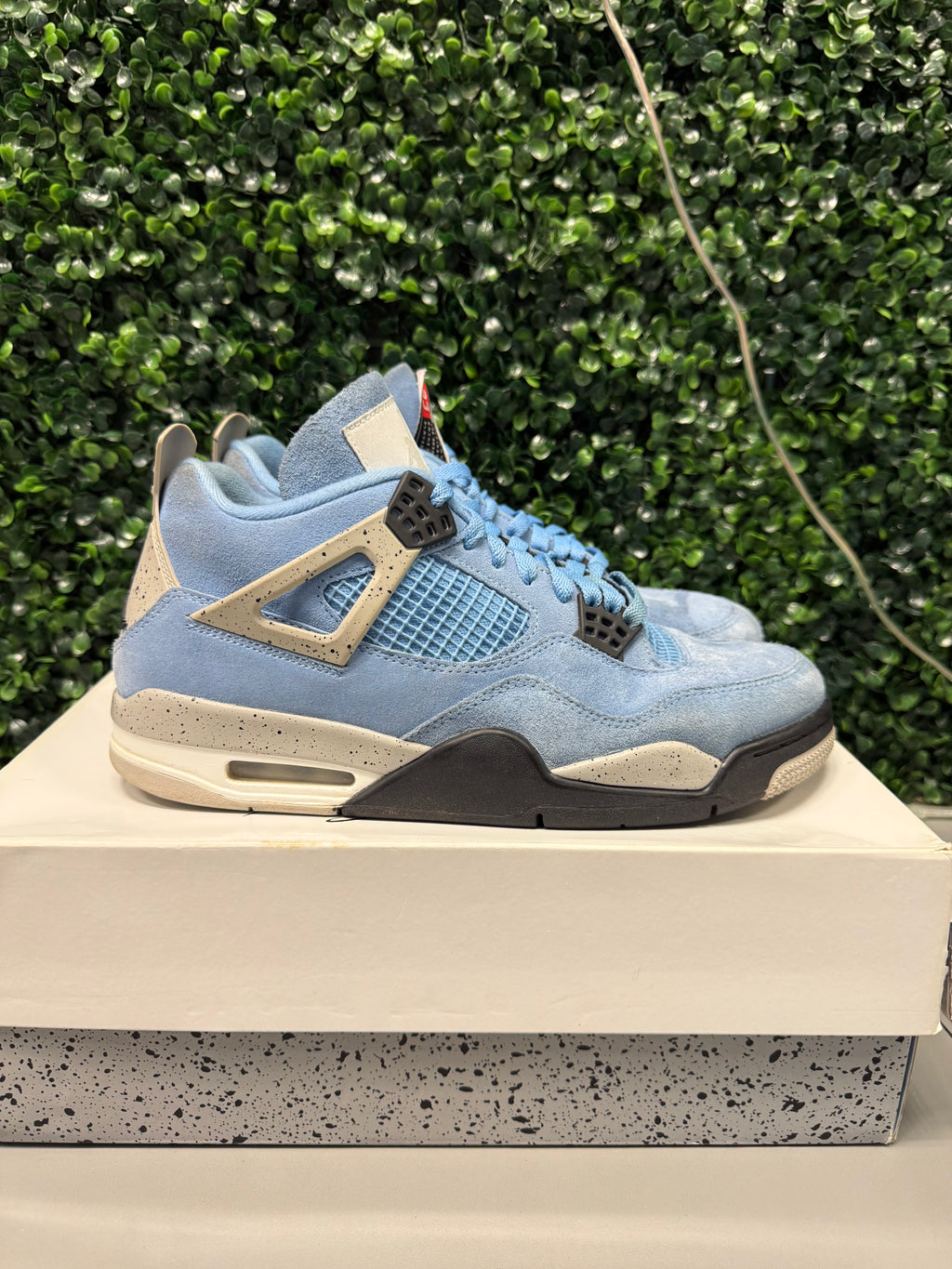 Jordan 4 "University Blue" Size 10.5 Preowned