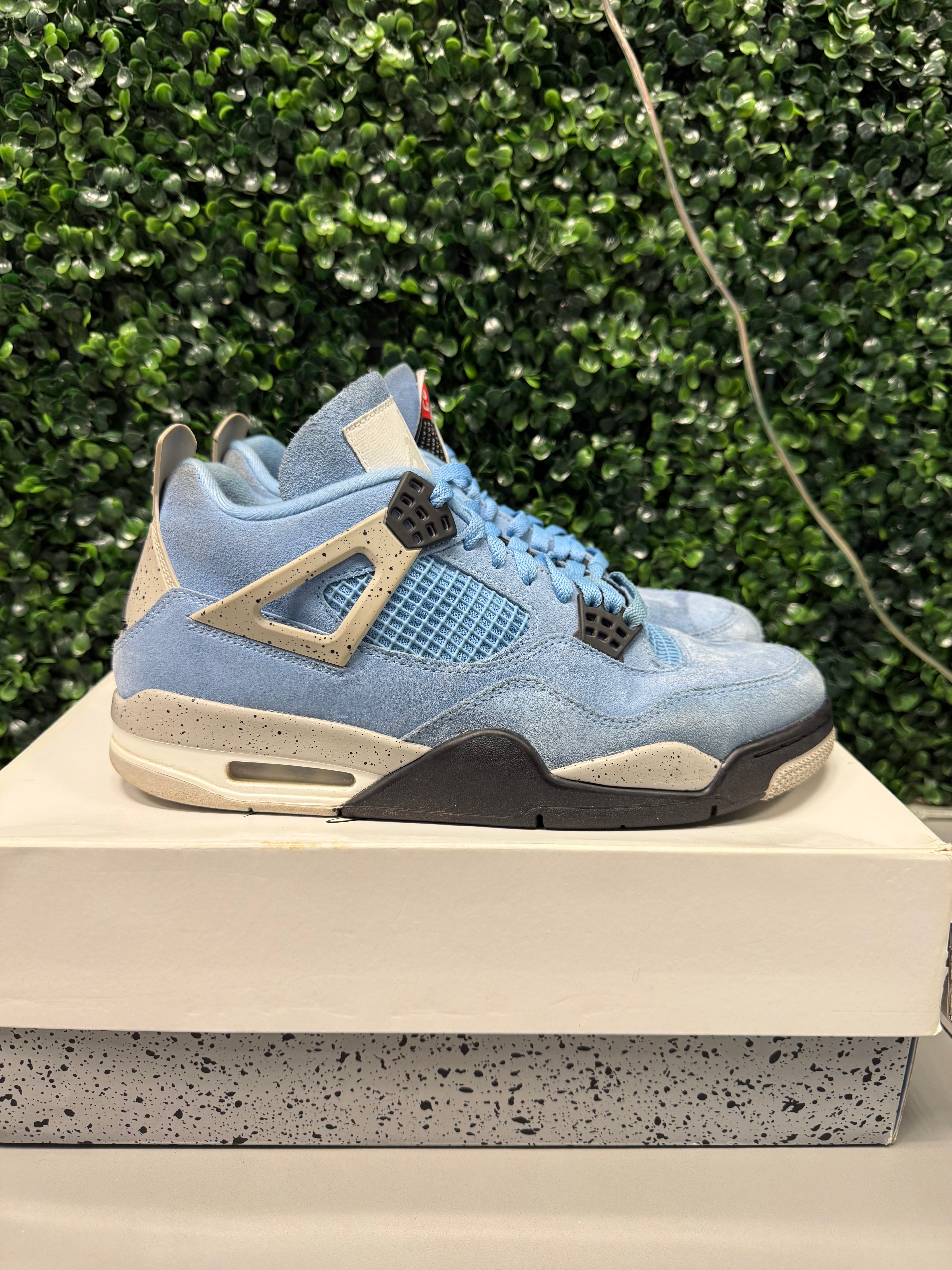Jordan 4 "University Blue" Size 10.5 Preowned