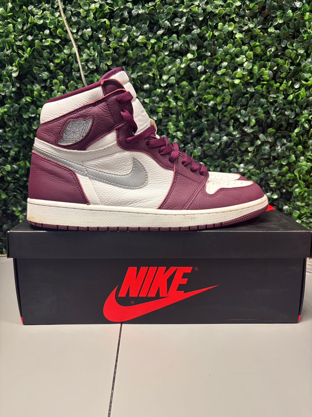 Jordan 1 Retro High OG "Bordeaux" Size 12 Preowned