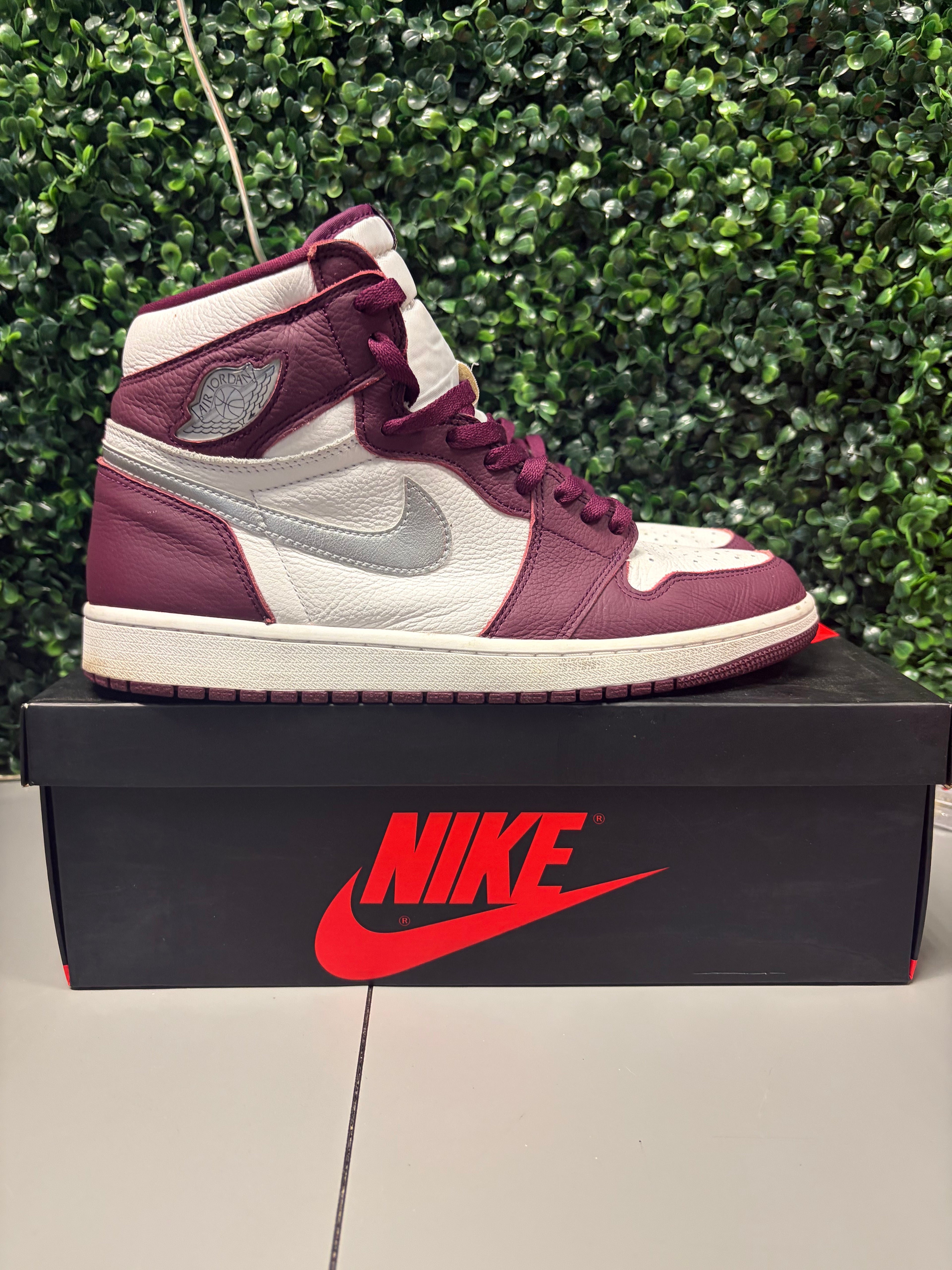 Jordan 1 Retro High OG "Bordeaux" Size 12 Preowned