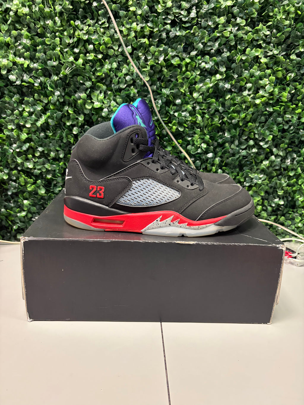 Jordan 5 Retro "Top 3" Size 9.5 Preowned