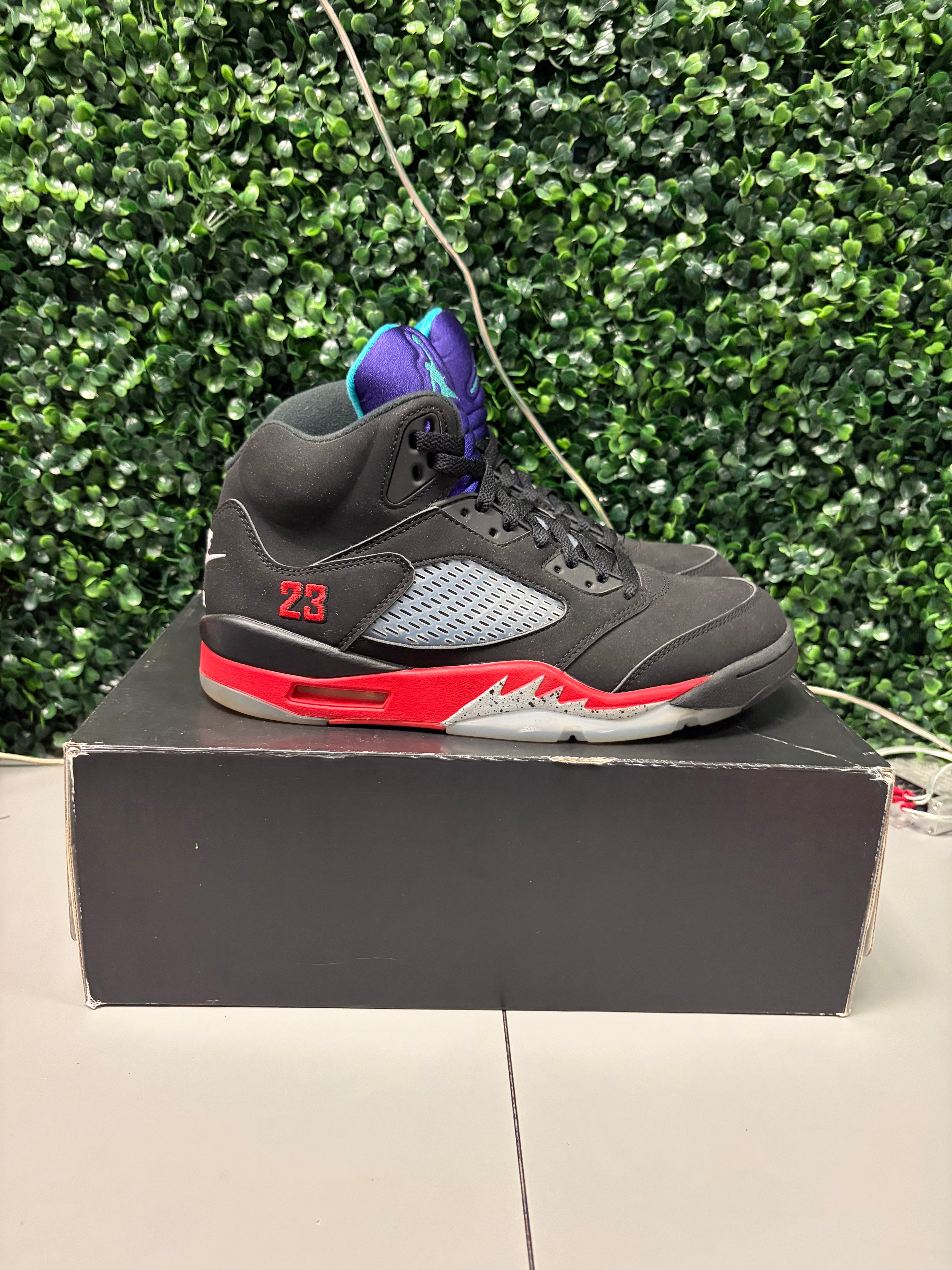 Jordan 5 Retro "Top 3" Size 9.5 Preowned