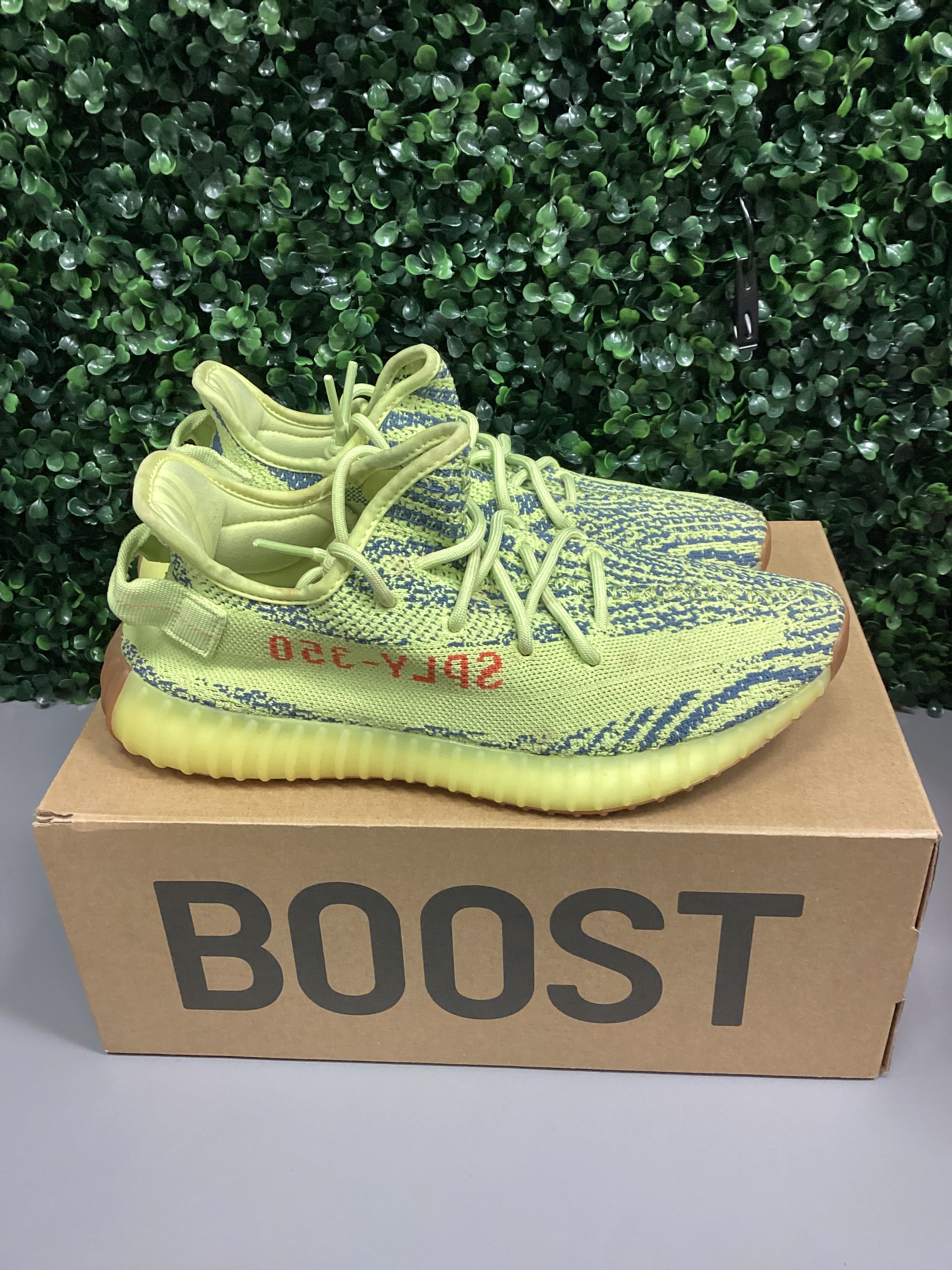 Yeezy 350 “Frozen Moments” Size 9 Preowned