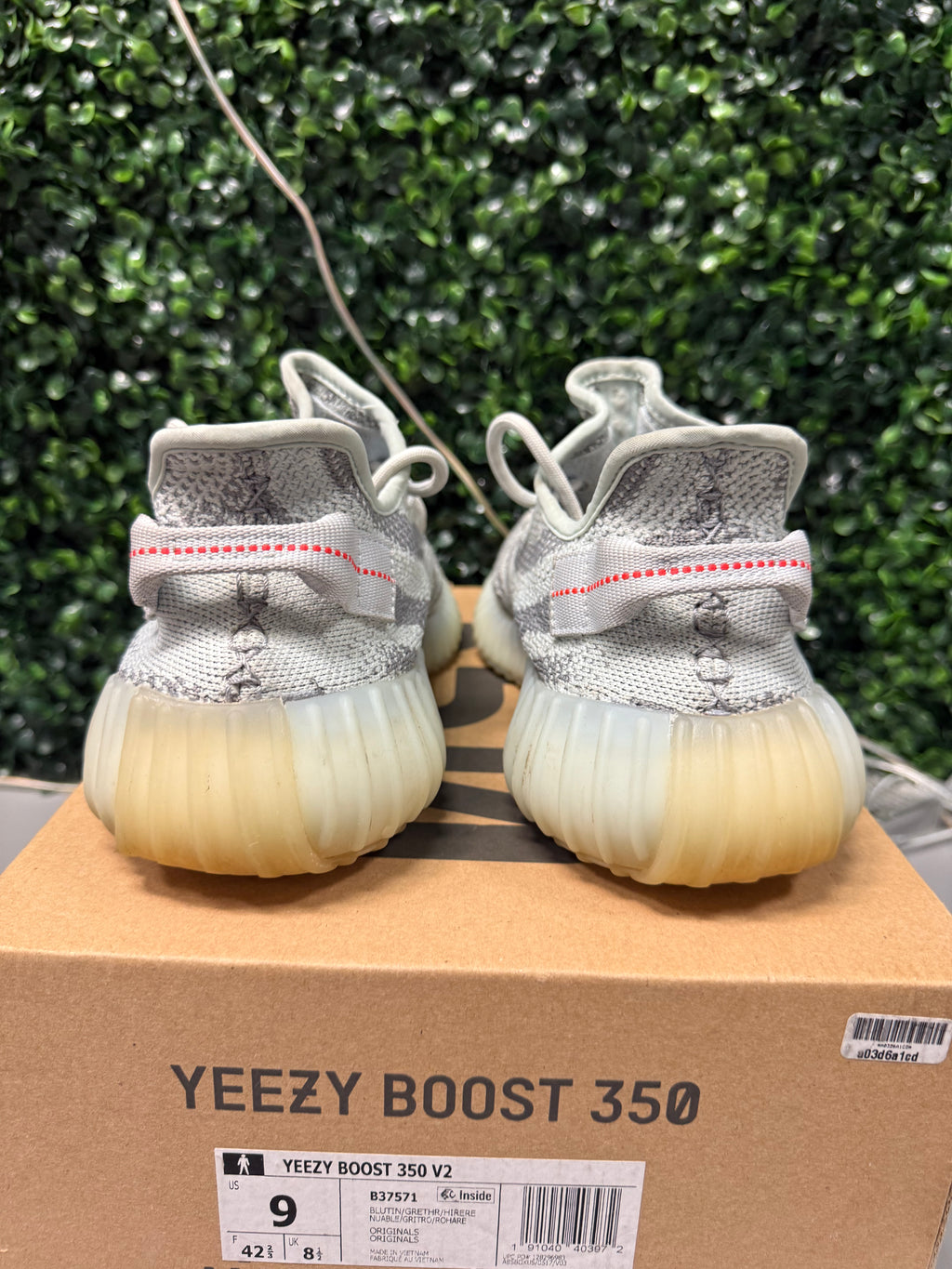 Yeezy 350 V2 "Blue Tint" Size 9 Preowned