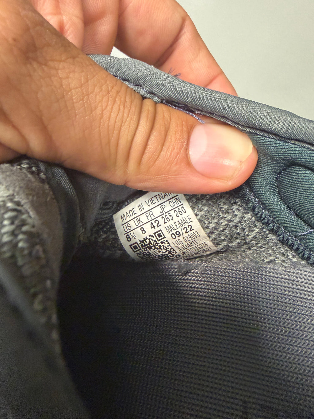 adidas Yeezy Boost 350 V2 "MX Dark Salt" Size 8.5 Preowned