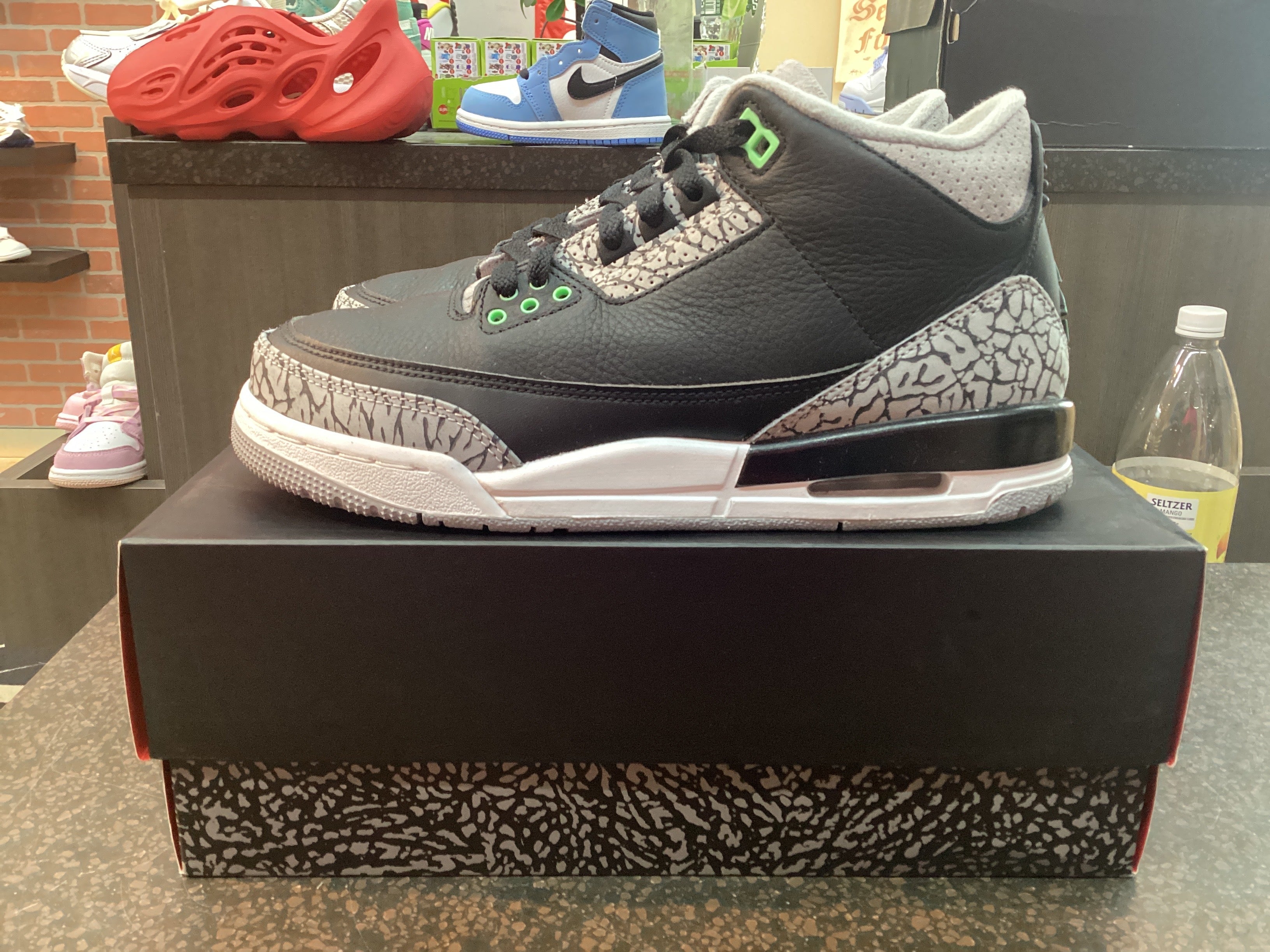 Jordan 3 “Green Glow” Preowned Size 7Y