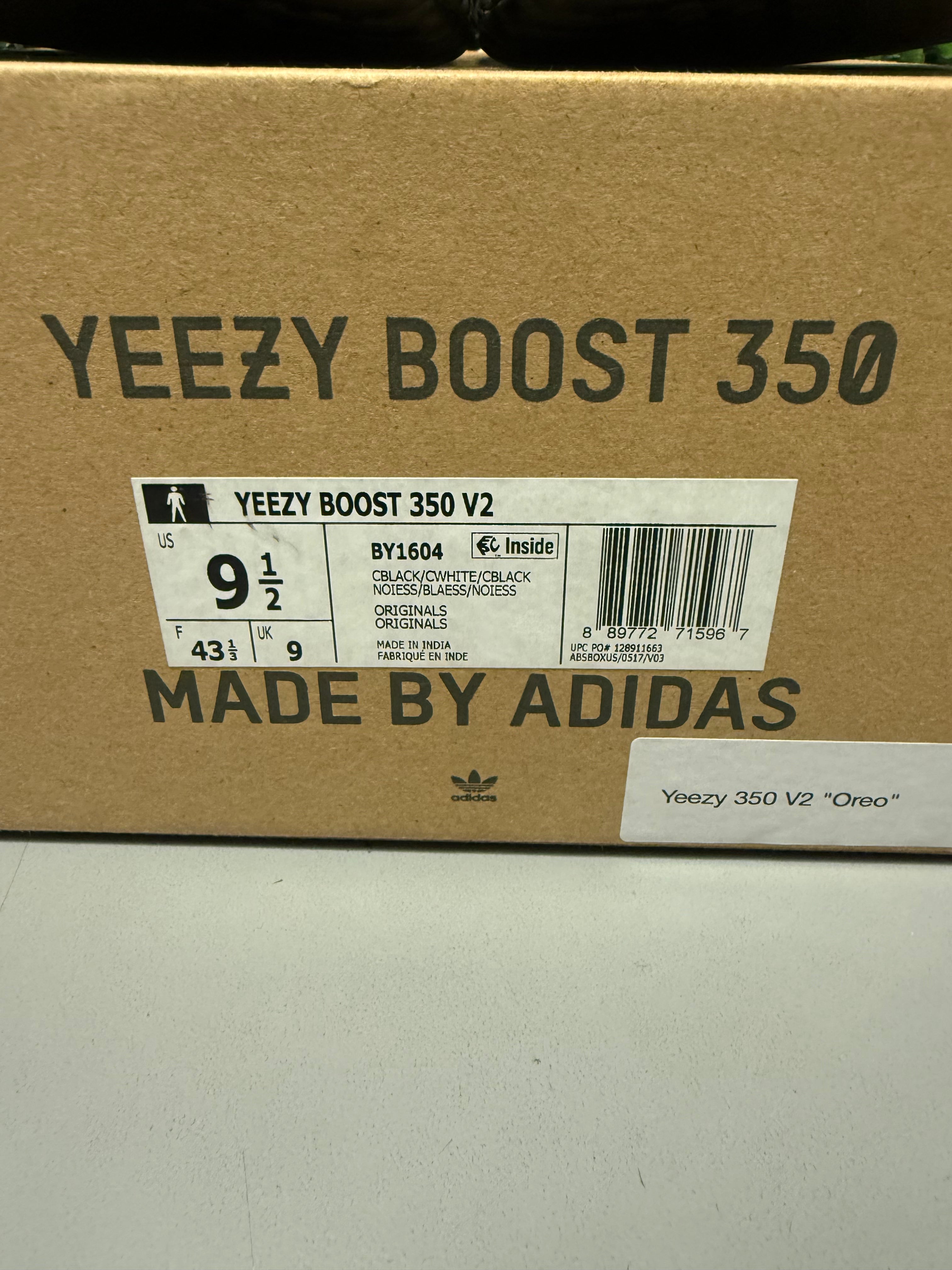 Yeezy 350 V2 "Oreo" Size 9.5 Preowned