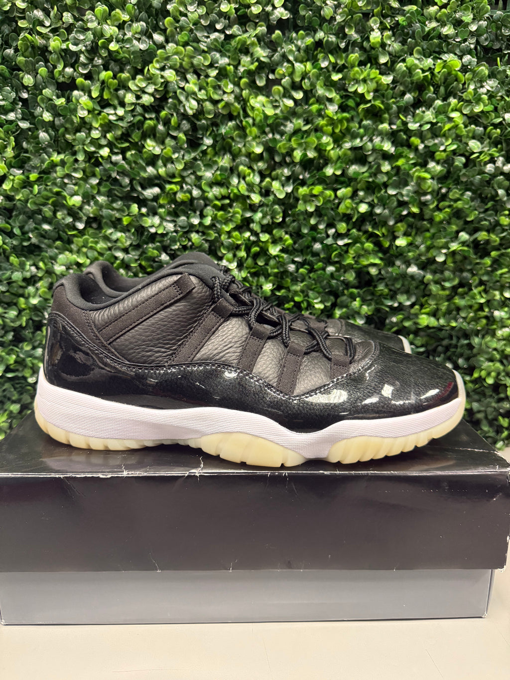 Jordan 11 Low "72-10" Size 13 Preowned